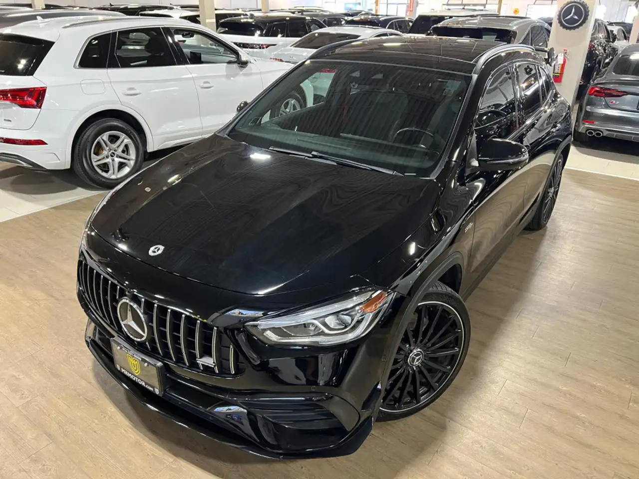 Mercedes-Benz GLA снимка Mercedes-Benz GLA