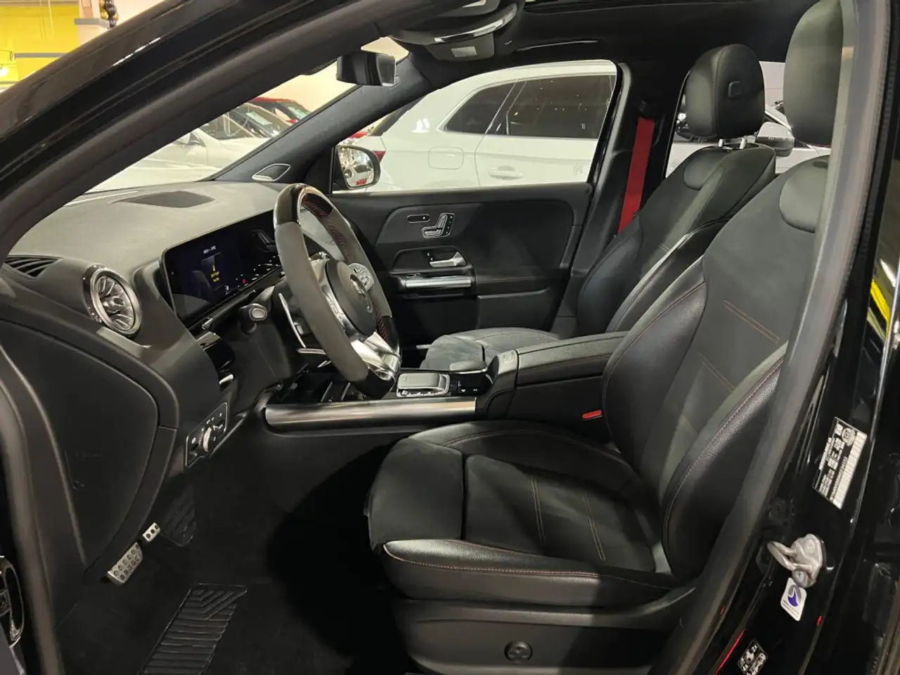 Mercedes-Benz GLA снимка Mercedes-Benz GLA