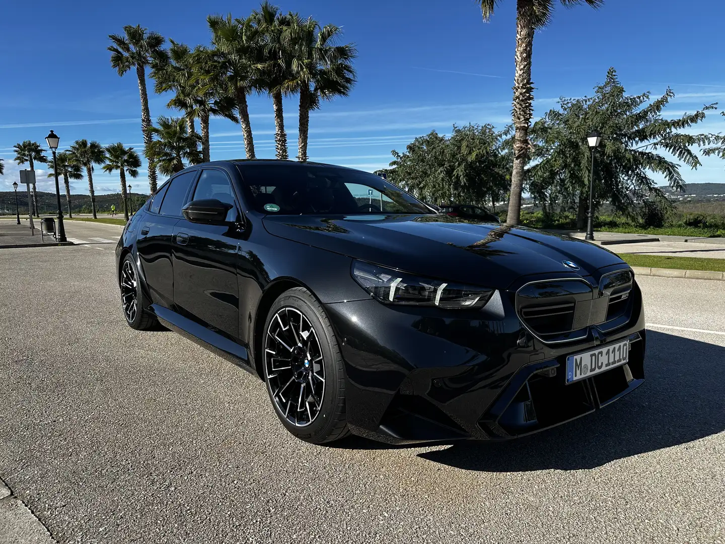 BMW M5 Full Specs/Carbon Package/Wie Neu Zwart - 1