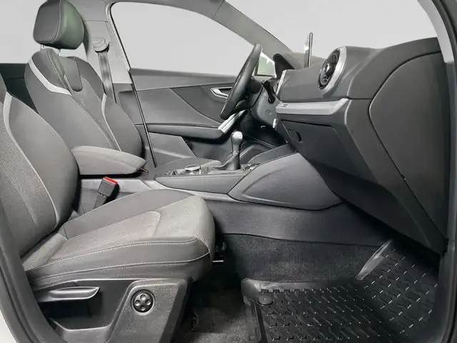 Audi Q2 view 11