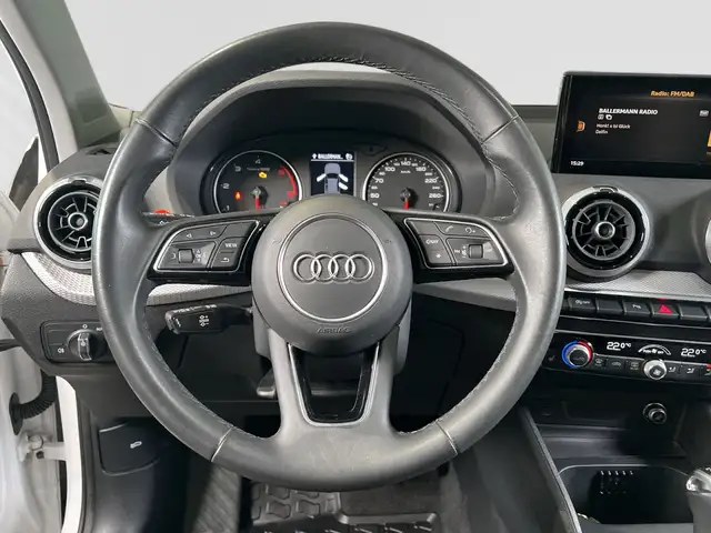 Audi Q2 view 8