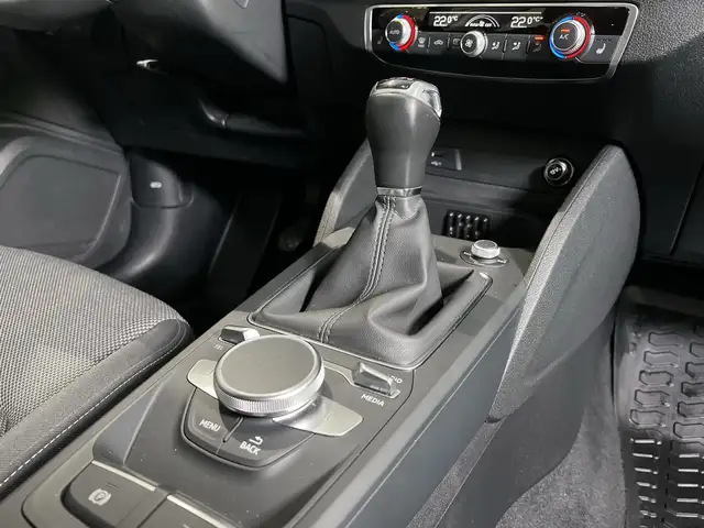 Audi Q2 view 10