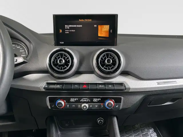 Audi Q2 view 9