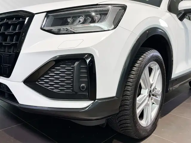 Audi Q2 view 6