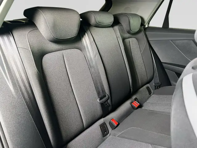 Audi Q2 view 12