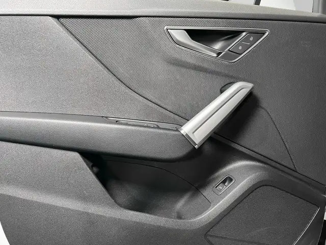 Audi Q2 view 13