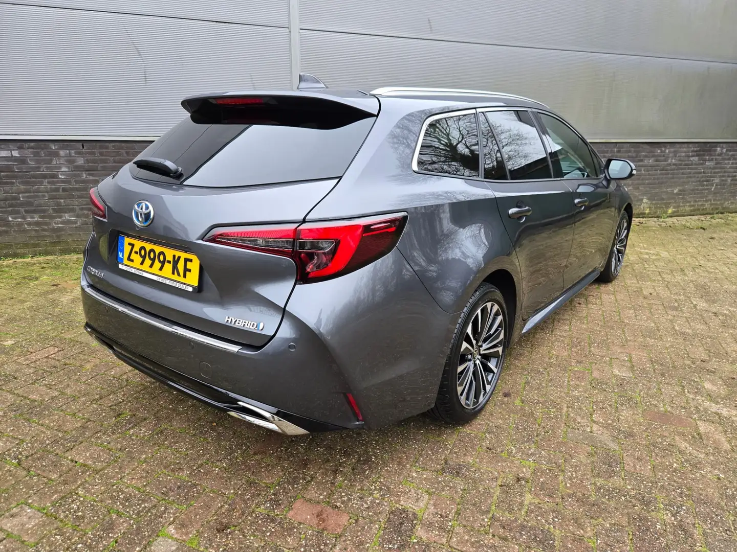 Toyota Corolla Touring Sports Hybrid 140 First Edition Zeer compl Grijs - 2