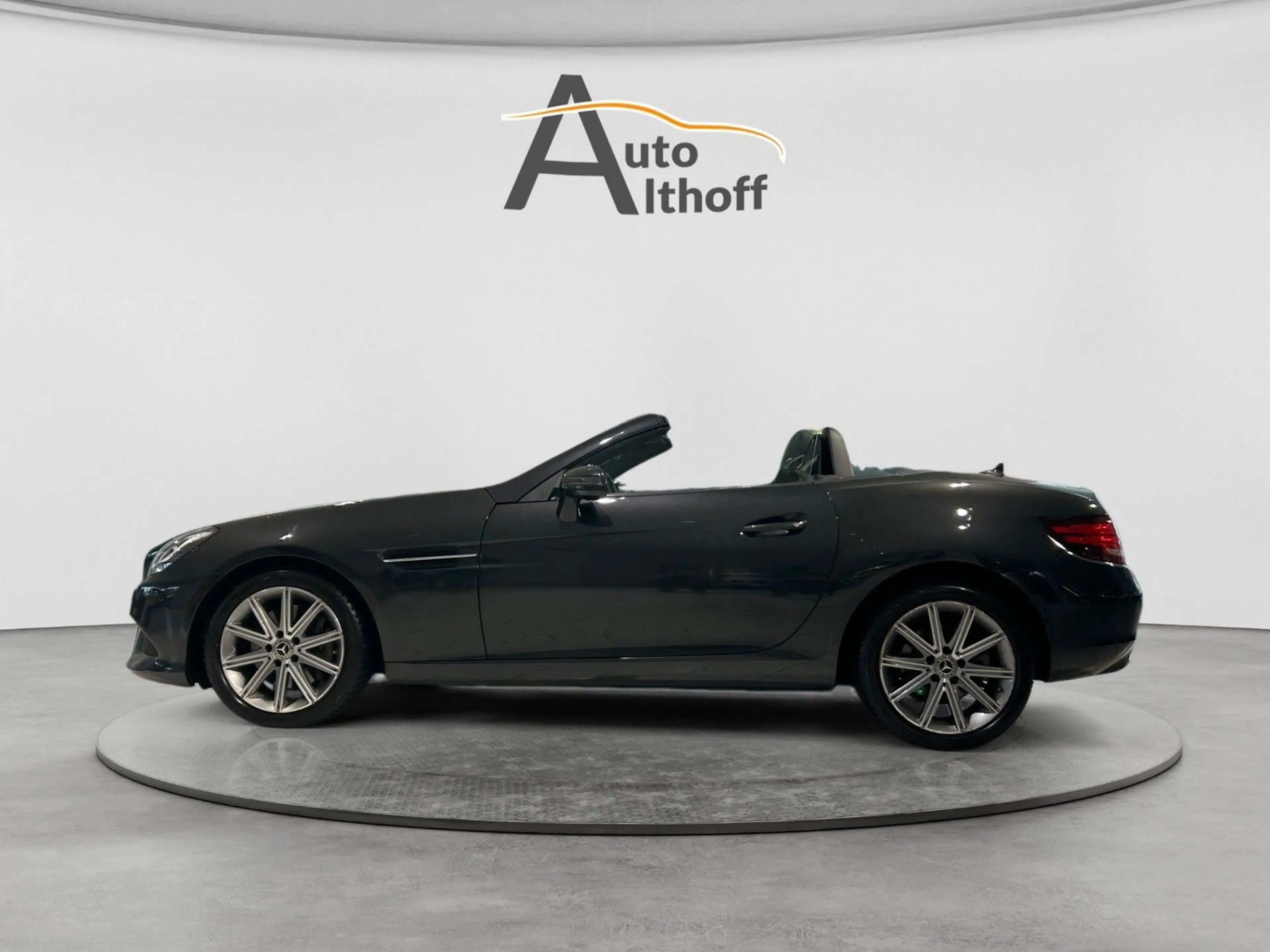 Mercedes-Benz SLC 300 Roadster Aut. SHZ PARK LEDER SCHECKHEFT — photo 4