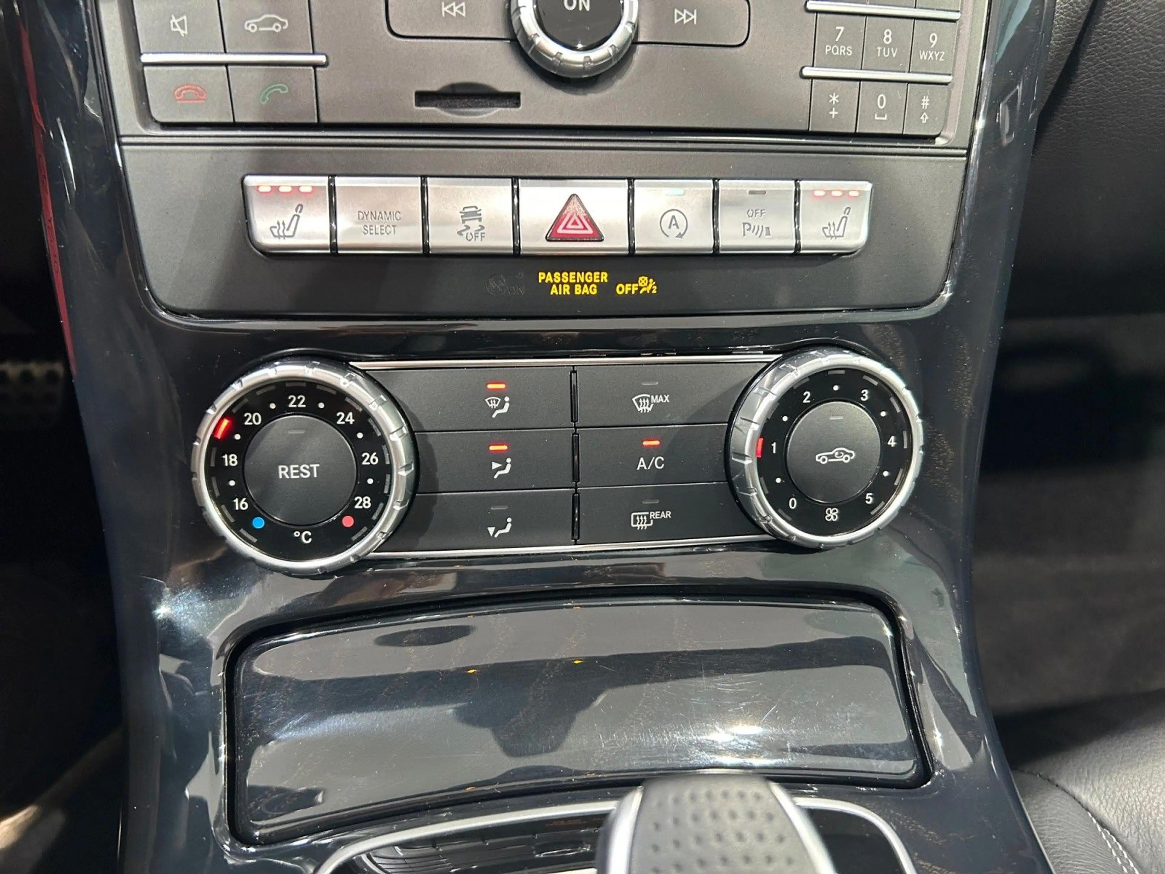 Mercedes-Benz SLC 300 Roadster Aut. SHZ PARK LEDER SCHECKHEFT — photo 12