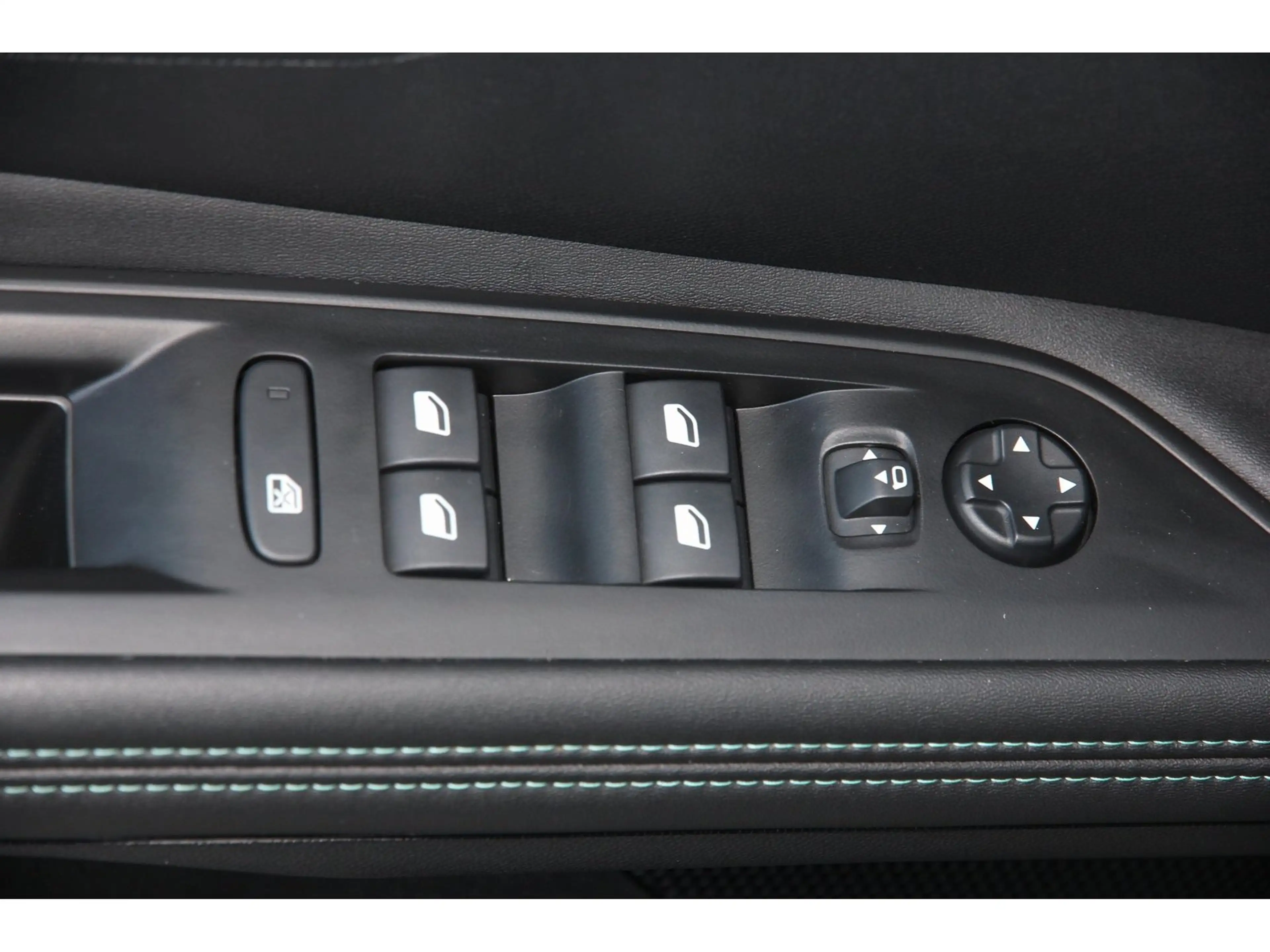 Peugeot 3008 Allure P. 130 Navi SHZ EPHvh Kamera GJR ACC — photo 11