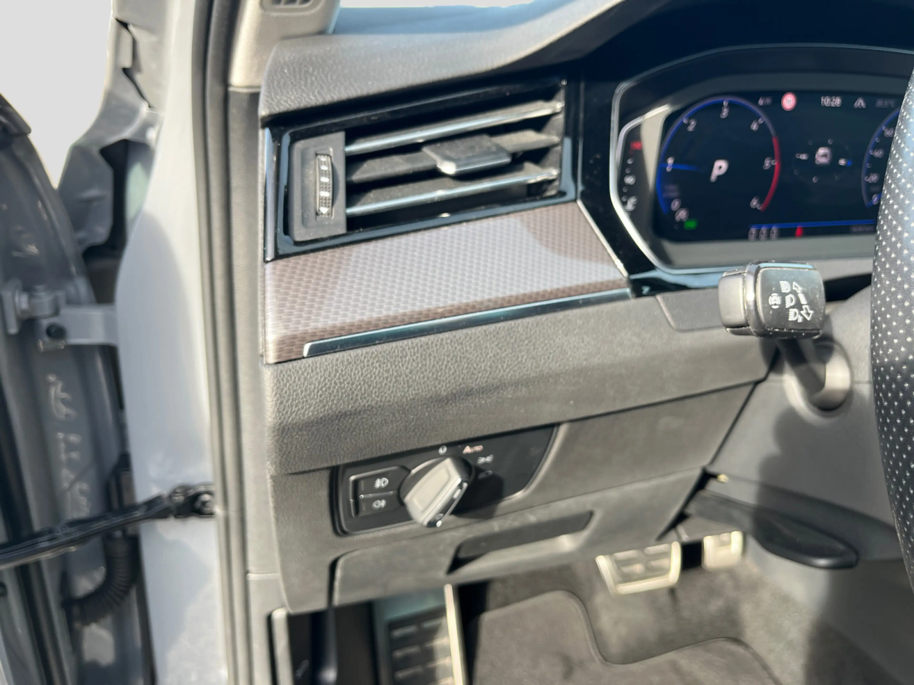 Volkswagen Passat Alltrack 2.0TDI DSG 4M DCC AHK Pano Matri — photo 13
