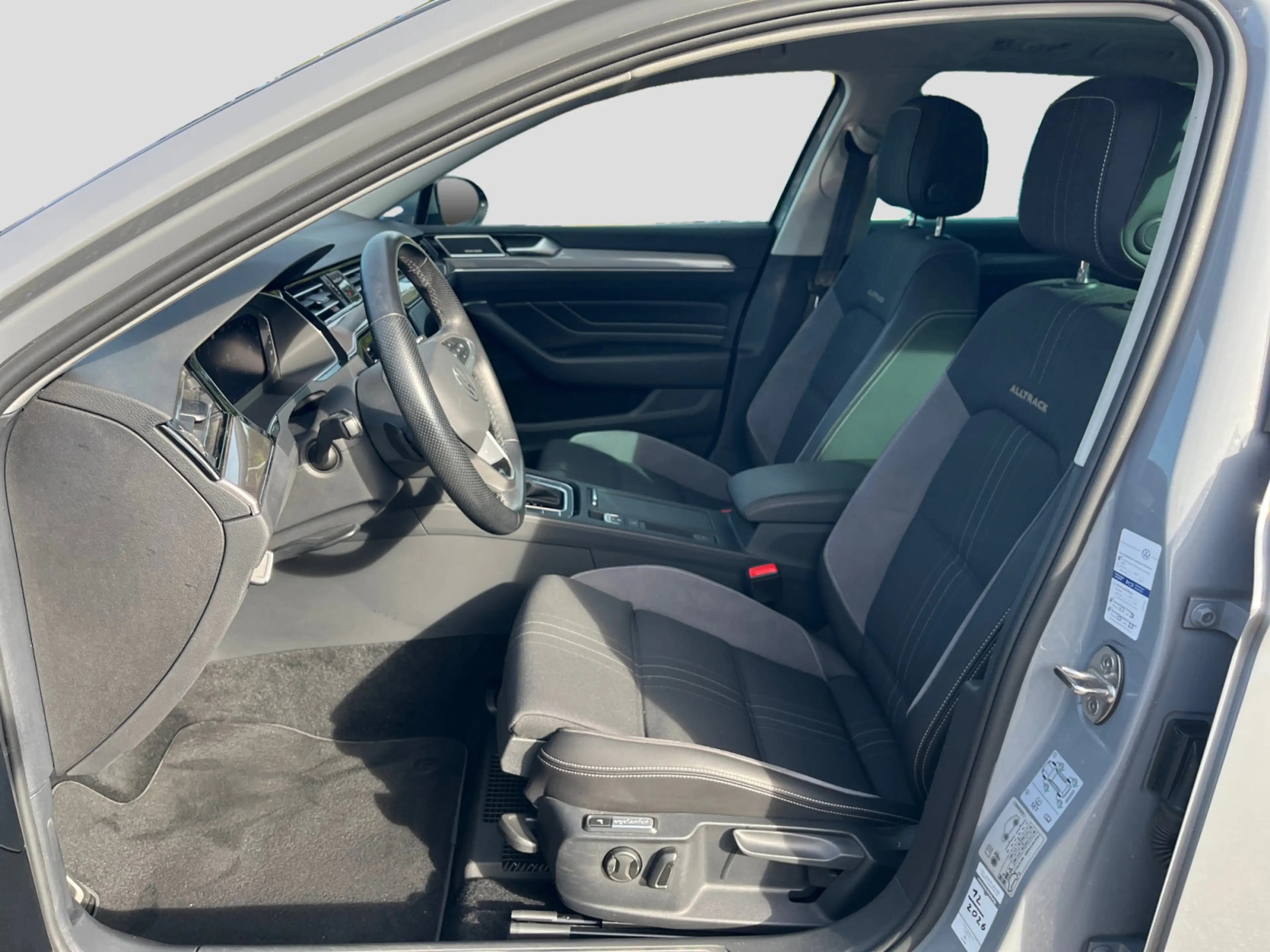 Volkswagen Passat Alltrack 2.0TDI DSG 4M DCC AHK Pano Matri — photo 10