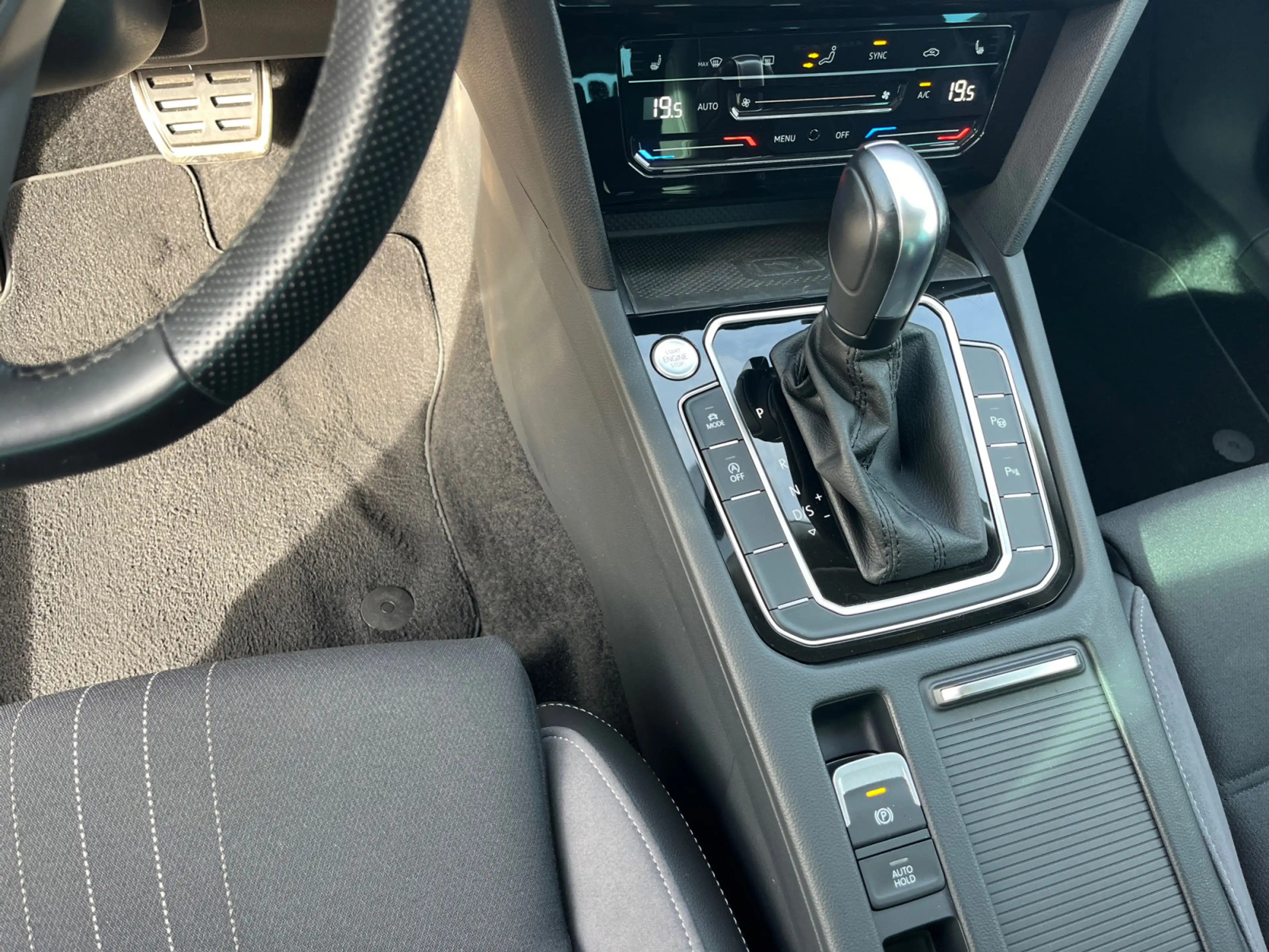 Volkswagen Passat Alltrack 2.0TDI DSG 4M DCC AHK Pano Matri — photo 8