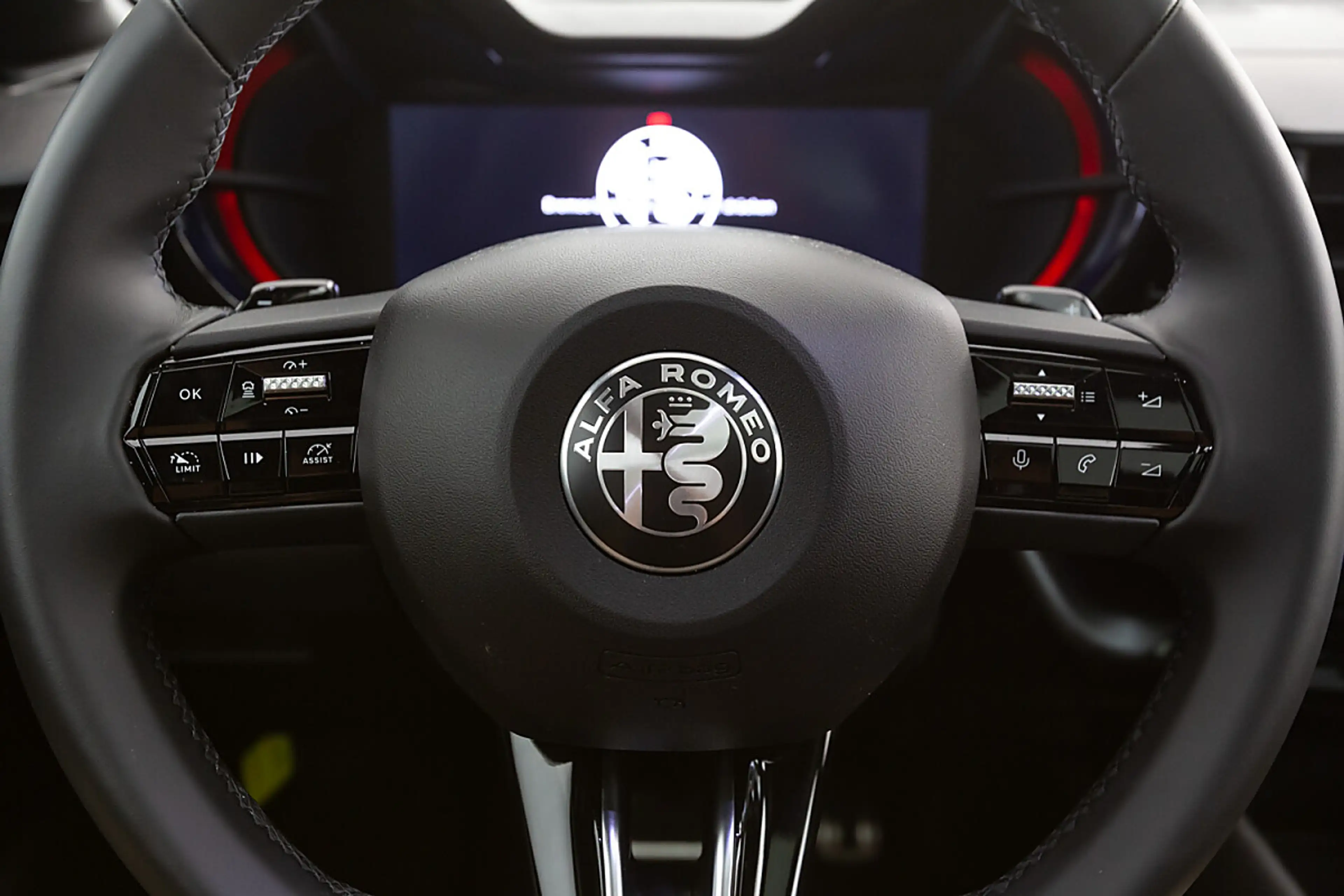 Alfa Romeo Junior 1.2 VGT Mild Hybrid Speciale — photo 13
