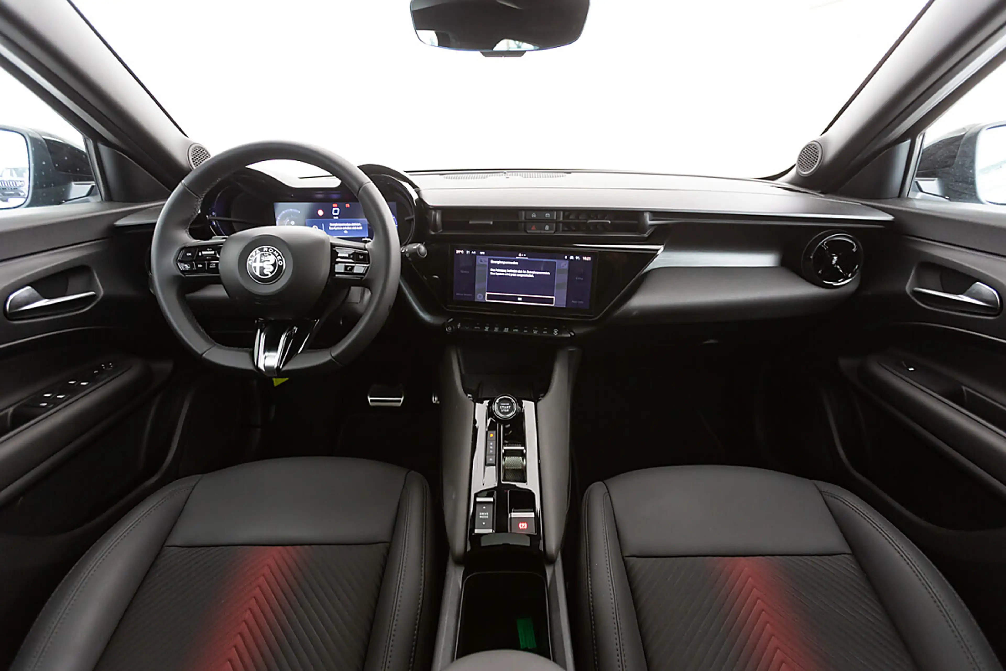 Alfa Romeo Junior 1.2 VGT Mild Hybrid Speciale — photo 6