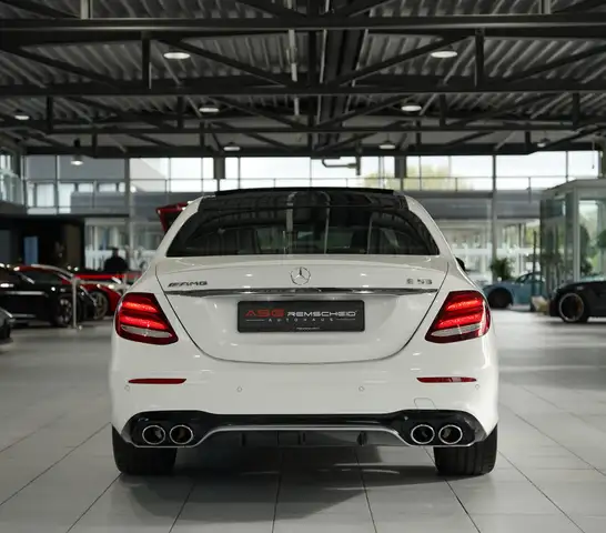 Mercedes-Benz E-Class view 9