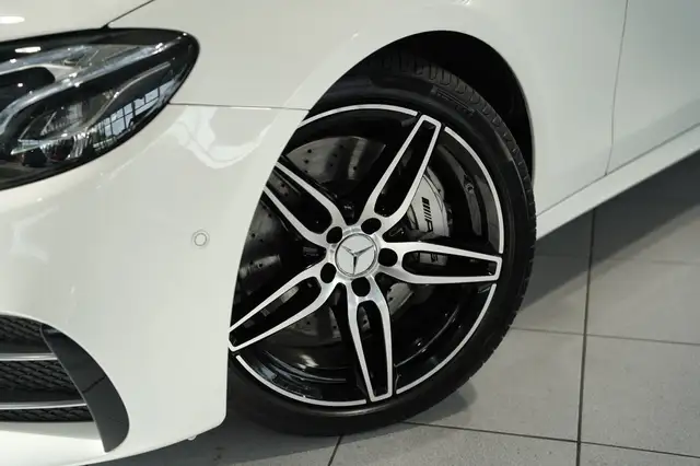 Mercedes-Benz E-Class view 3