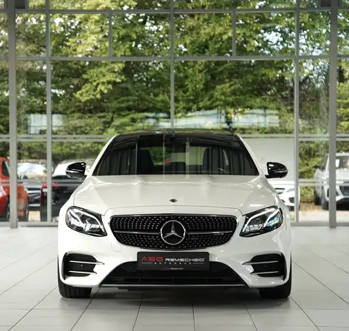 Mercedes-Benz E-Class view 4