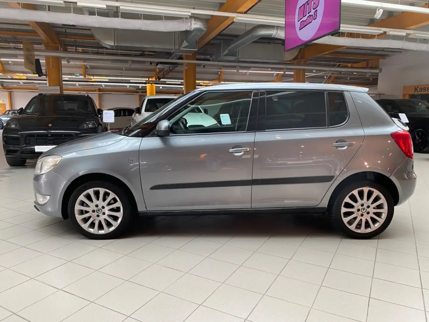 Skoda Fabia |Automatik|PDC|AHK|Klima|SHZ|Tempomat|AUX Gris - 2