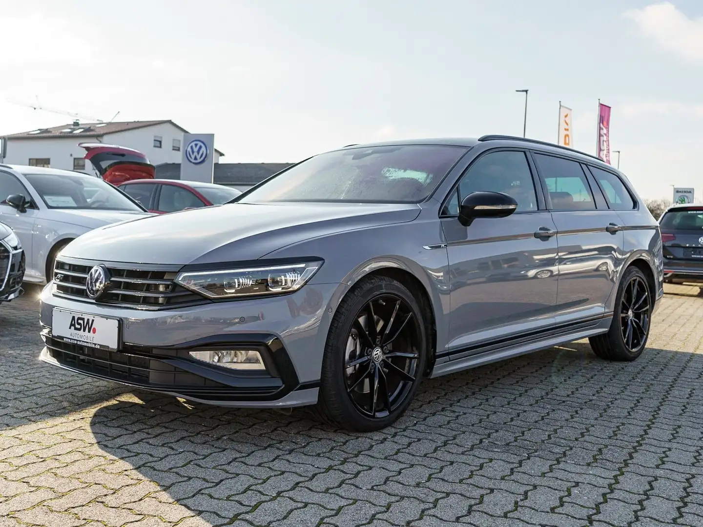 Volkswagen Passat Variant Elegance 2.0TDI 4Mot DSG Navi AHK Grau - 2