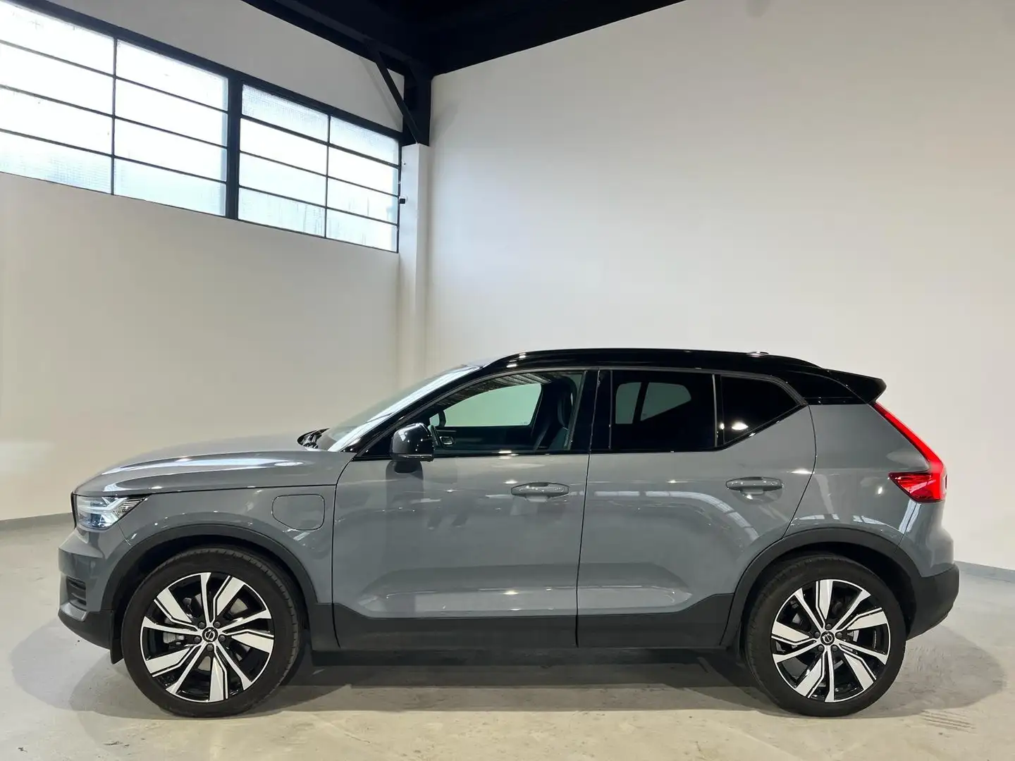 Volvo XC40 1.5 T5 RECHARGE 262CH R-DESIGN DCT7 Gris - 2