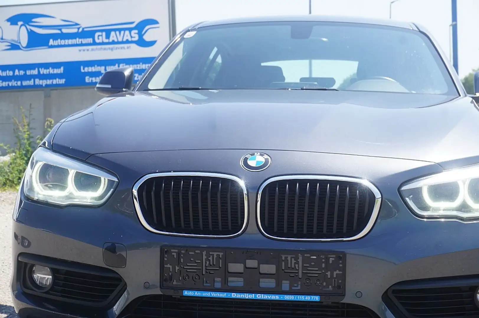 BMW 118 1er-Reihe Diesel (F20)  Advantage Grau - 2