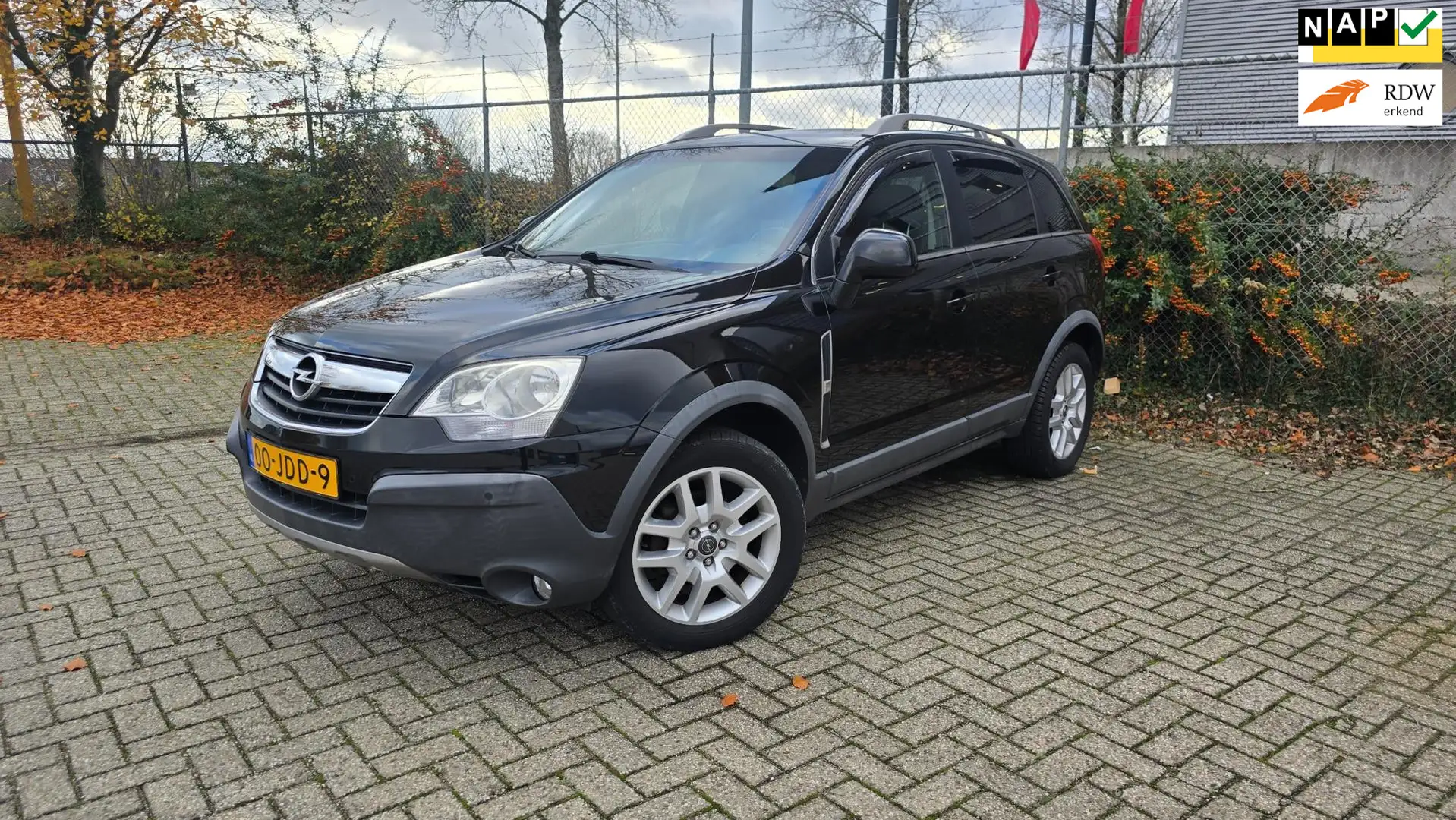 Opel Antara 2.4-16V Temptation Schwarz - 1