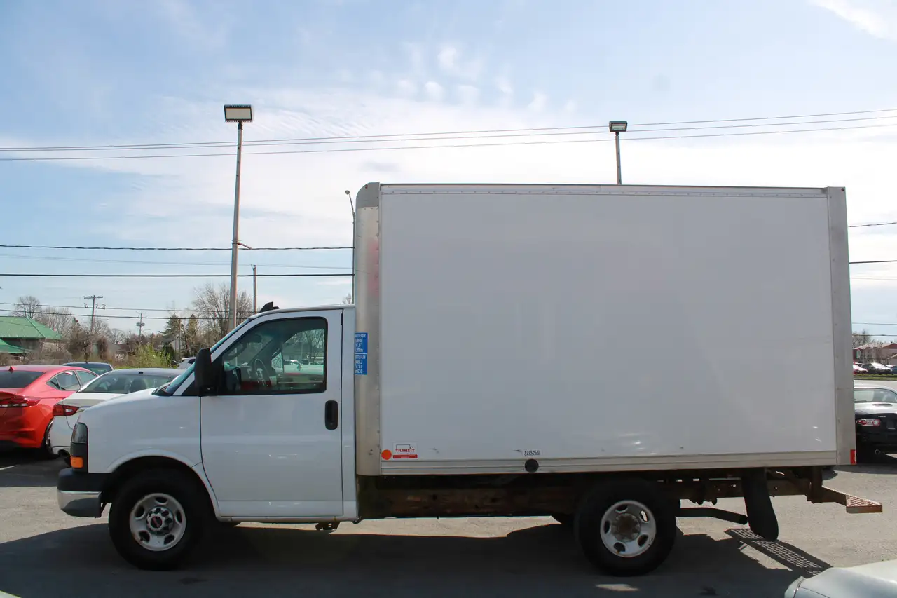 GMC Savana снимка GMC Savana