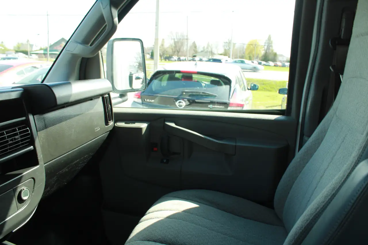 GMC Savana снимка GMC Savana