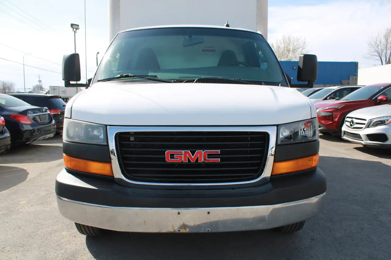 GMC Savana снимка GMC Savana