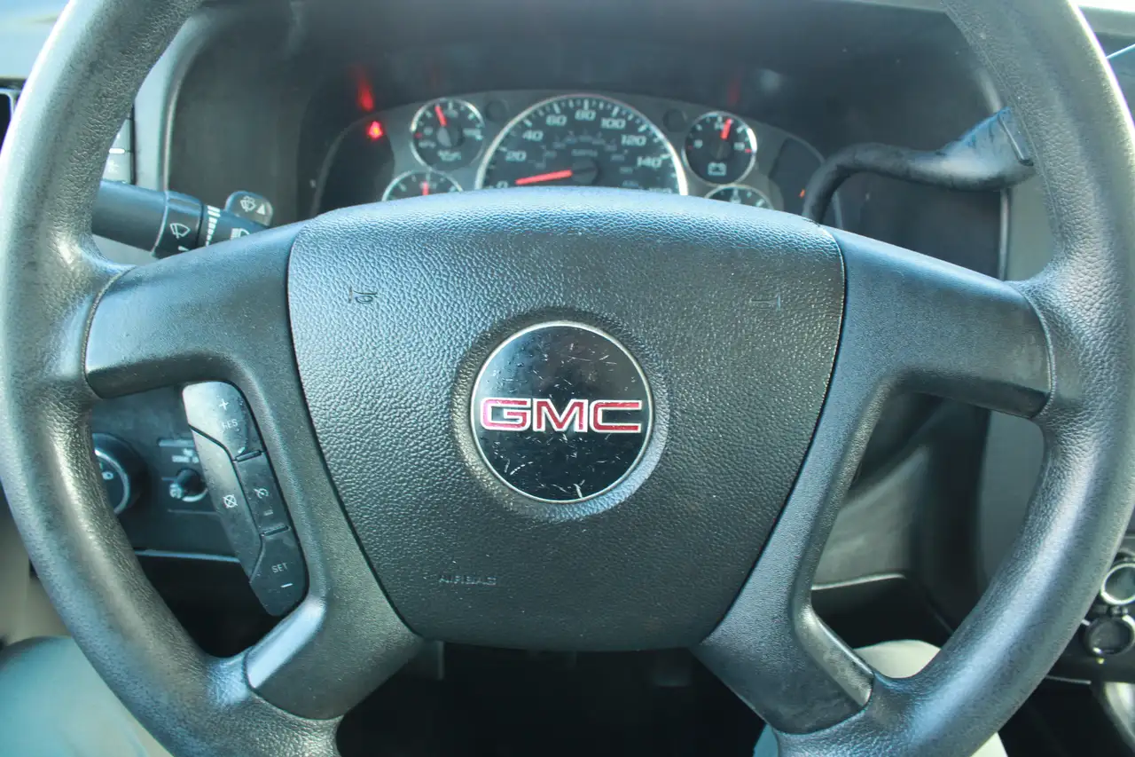GMC Savana снимка GMC Savana