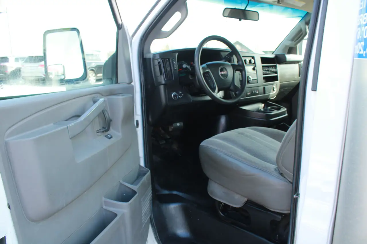 GMC Savana снимка GMC Savana