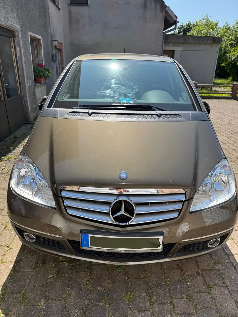 Mercedes-Benz A 160 A-Klasse  5-Türer BlueEFFICIENCY Elegance Braun - 1