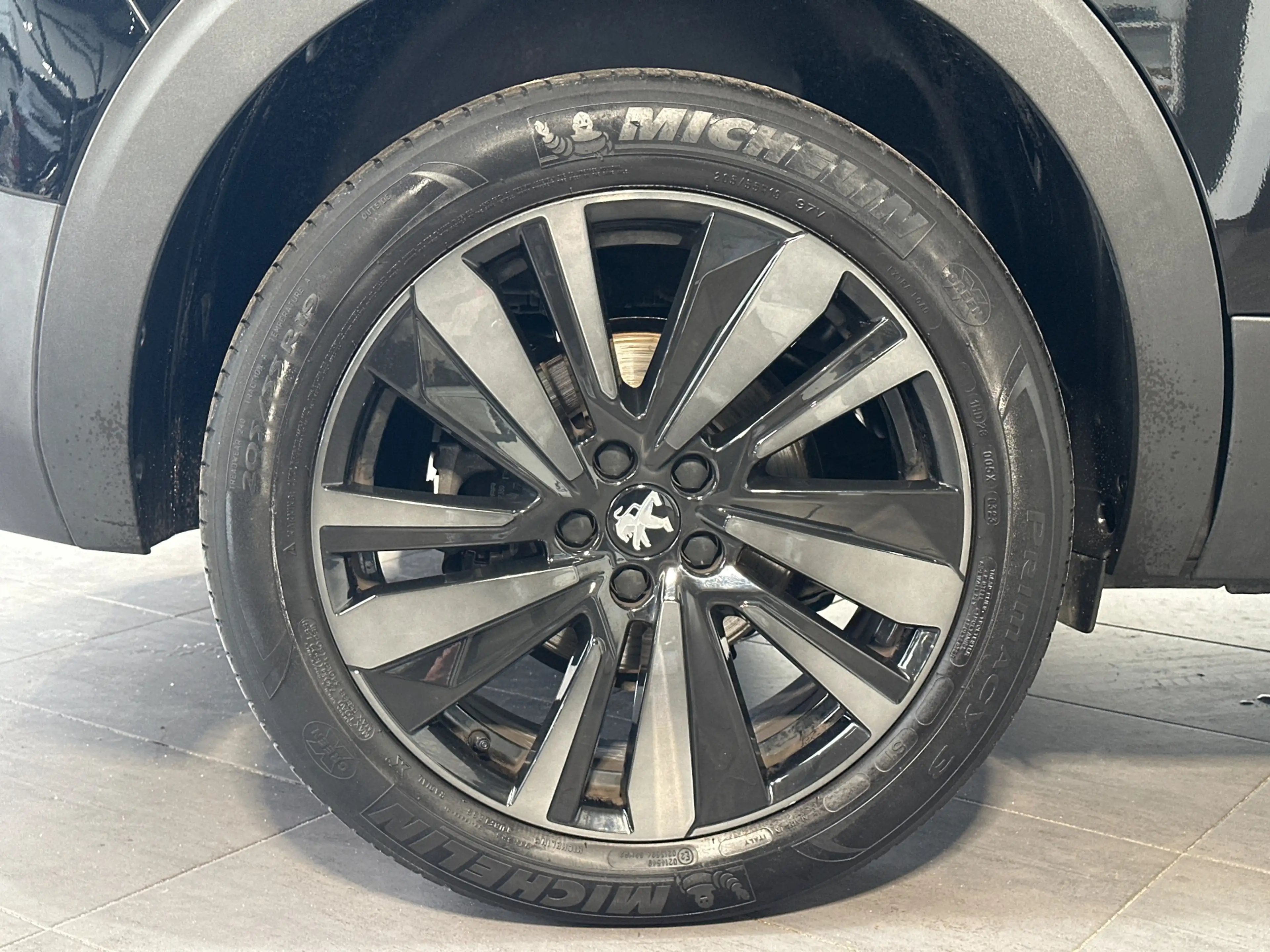 Peugeot 5008 EAT8 GT 7-Sitzer NAV+LED+PANO+AHK+KAM+SHZ+19ZOLL — photo 3