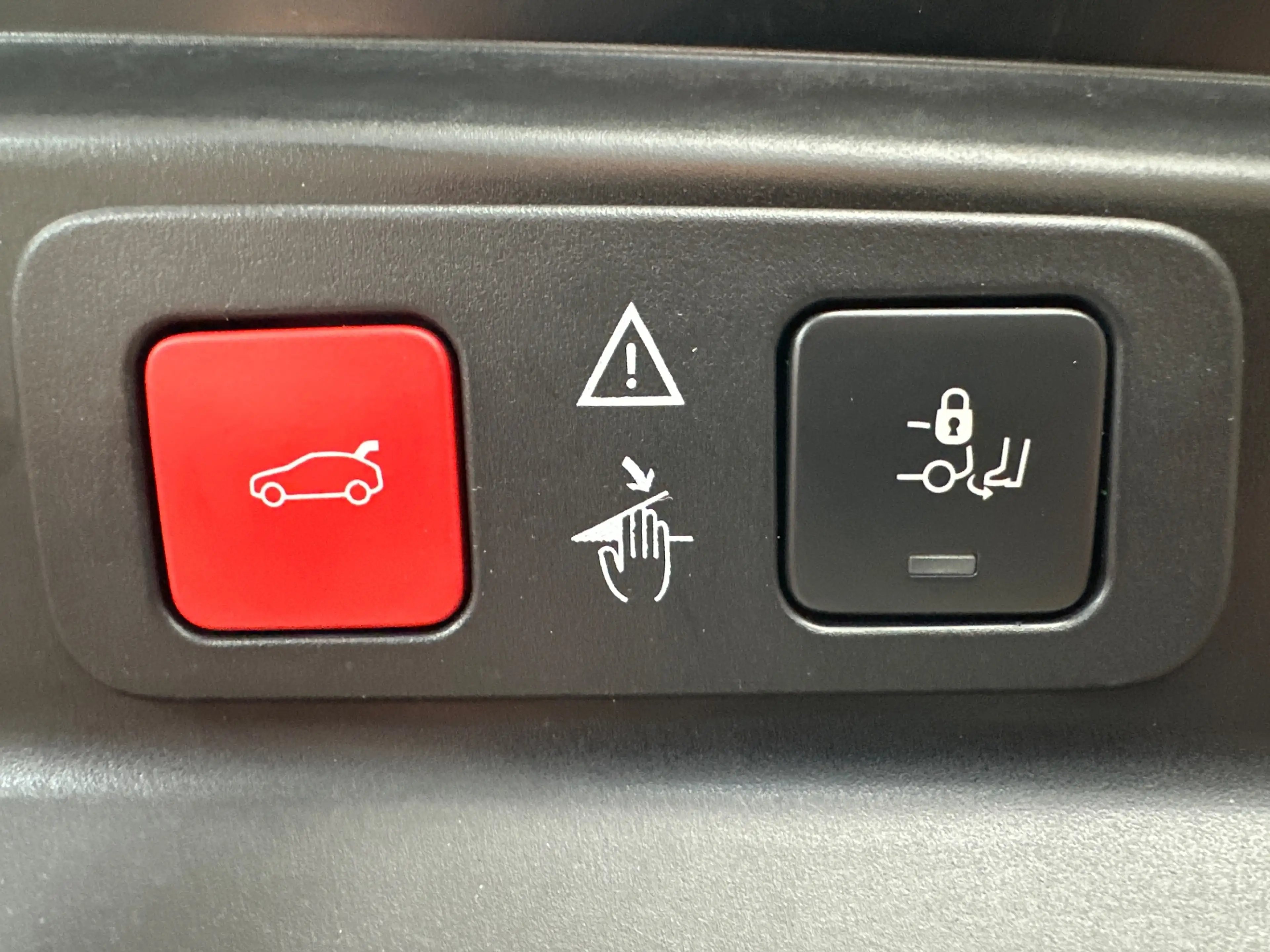 Peugeot 5008 EAT8 GT 7-Sitzer NAV+LED+PANO+AHK+KAM+SHZ+19ZOLL — photo 9