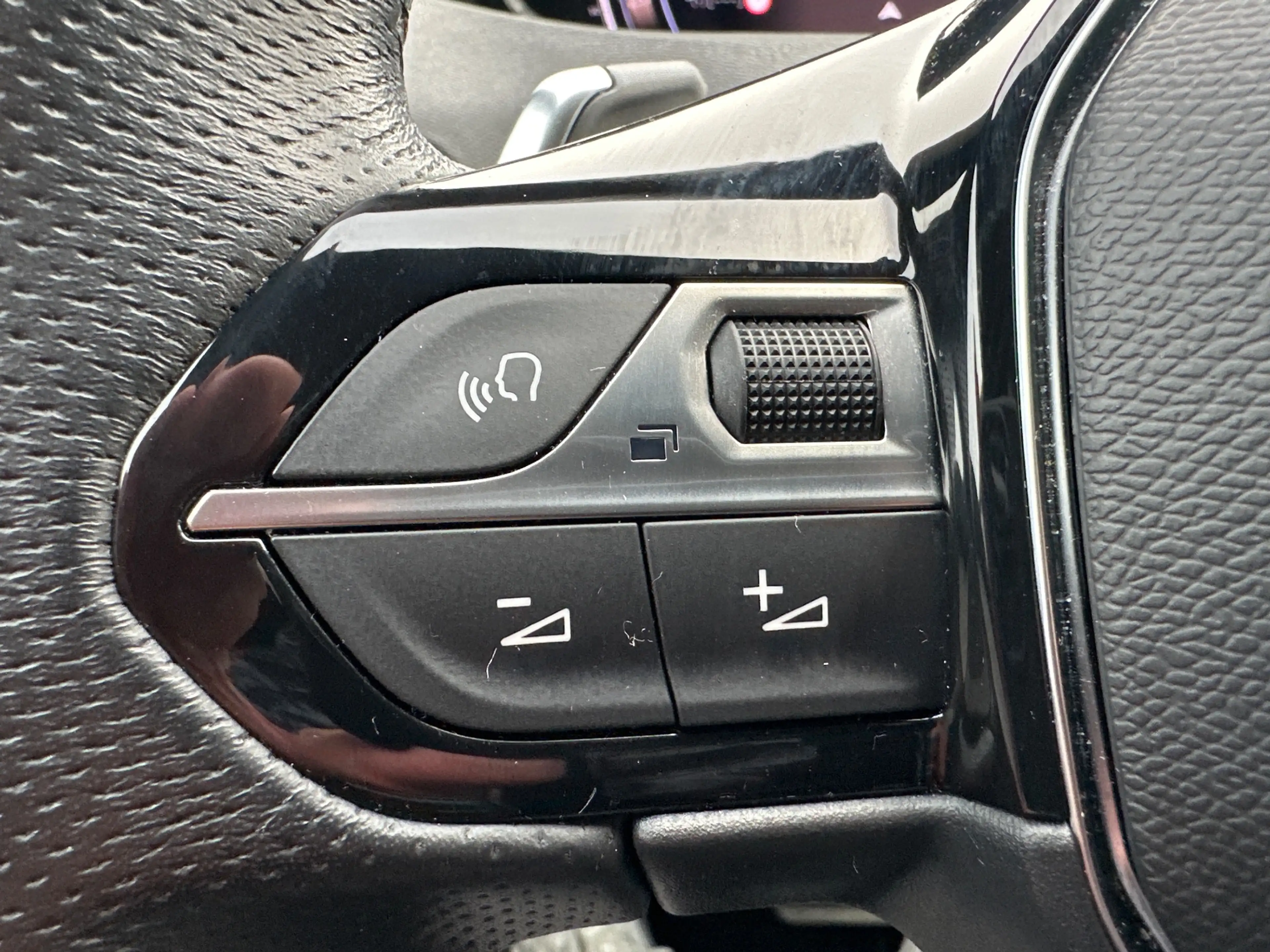 Peugeot 5008 EAT8 GT 7-Sitzer NAV+LED+PANO+AHK+KAM+SHZ+19ZOLL — photo 14