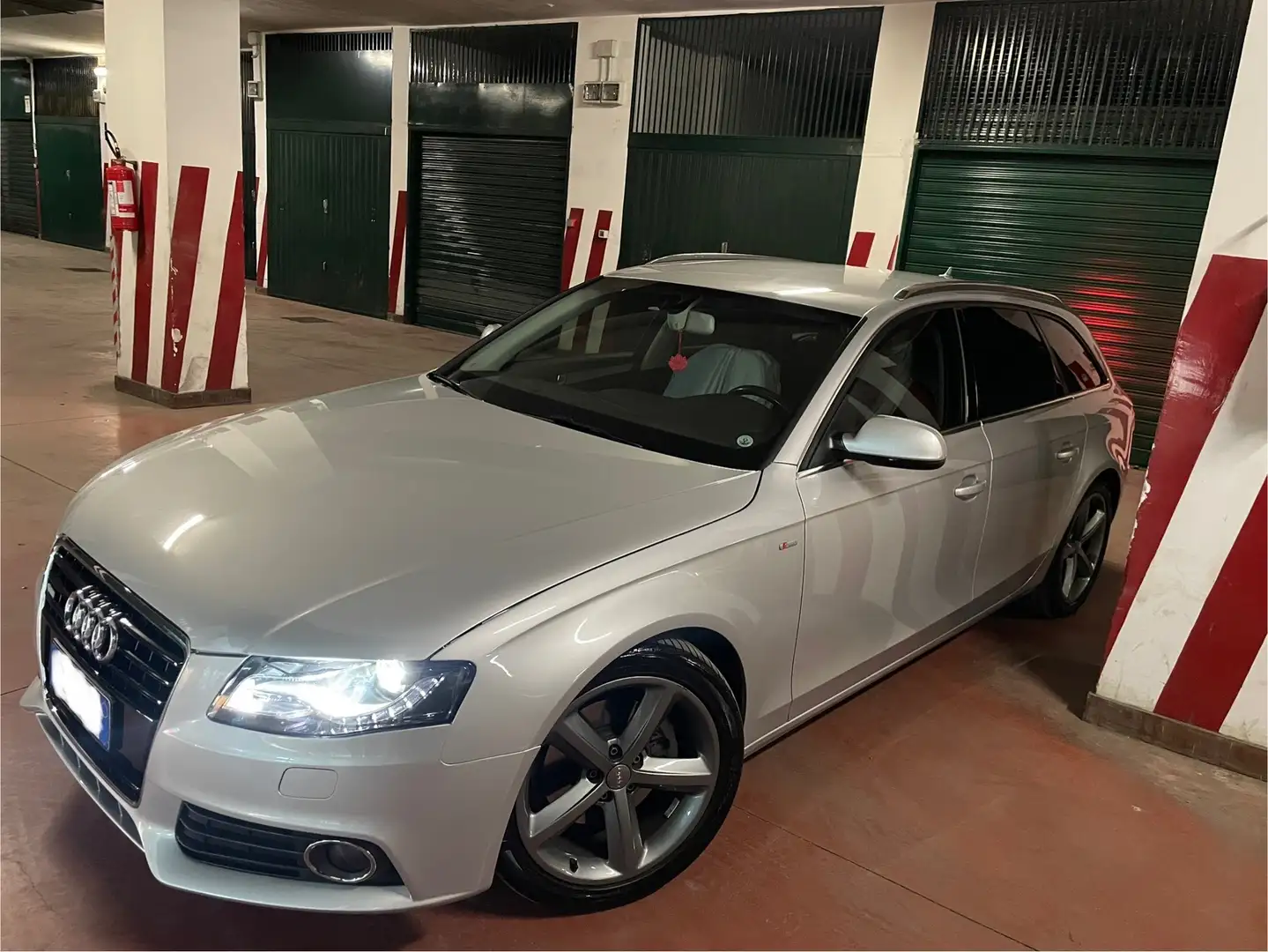 Audi A4 Avant 2.0 tdi Ambiente fap - 2