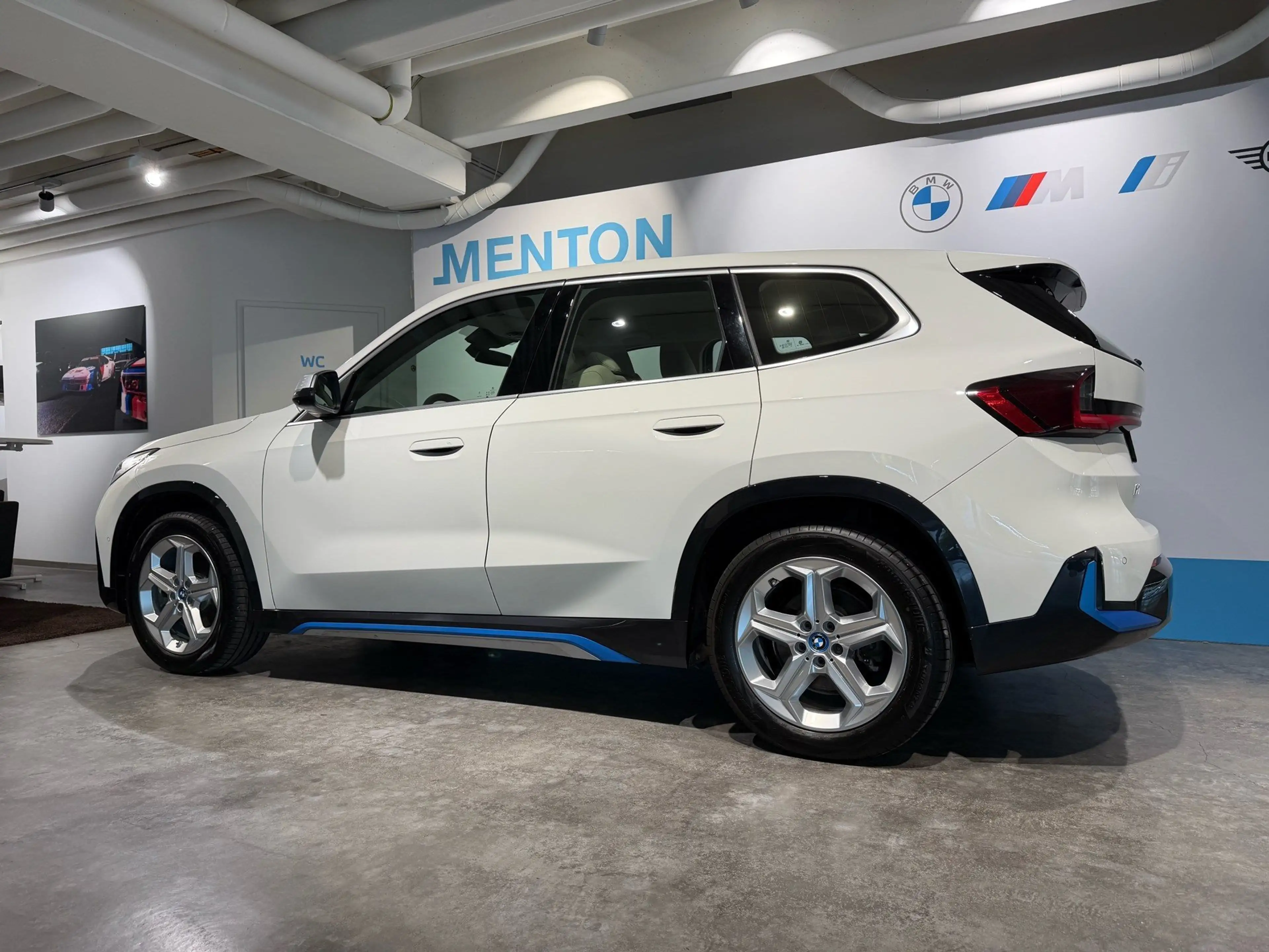 BMW iX1 xDrive30 (ab 2022) xLine — photo 6