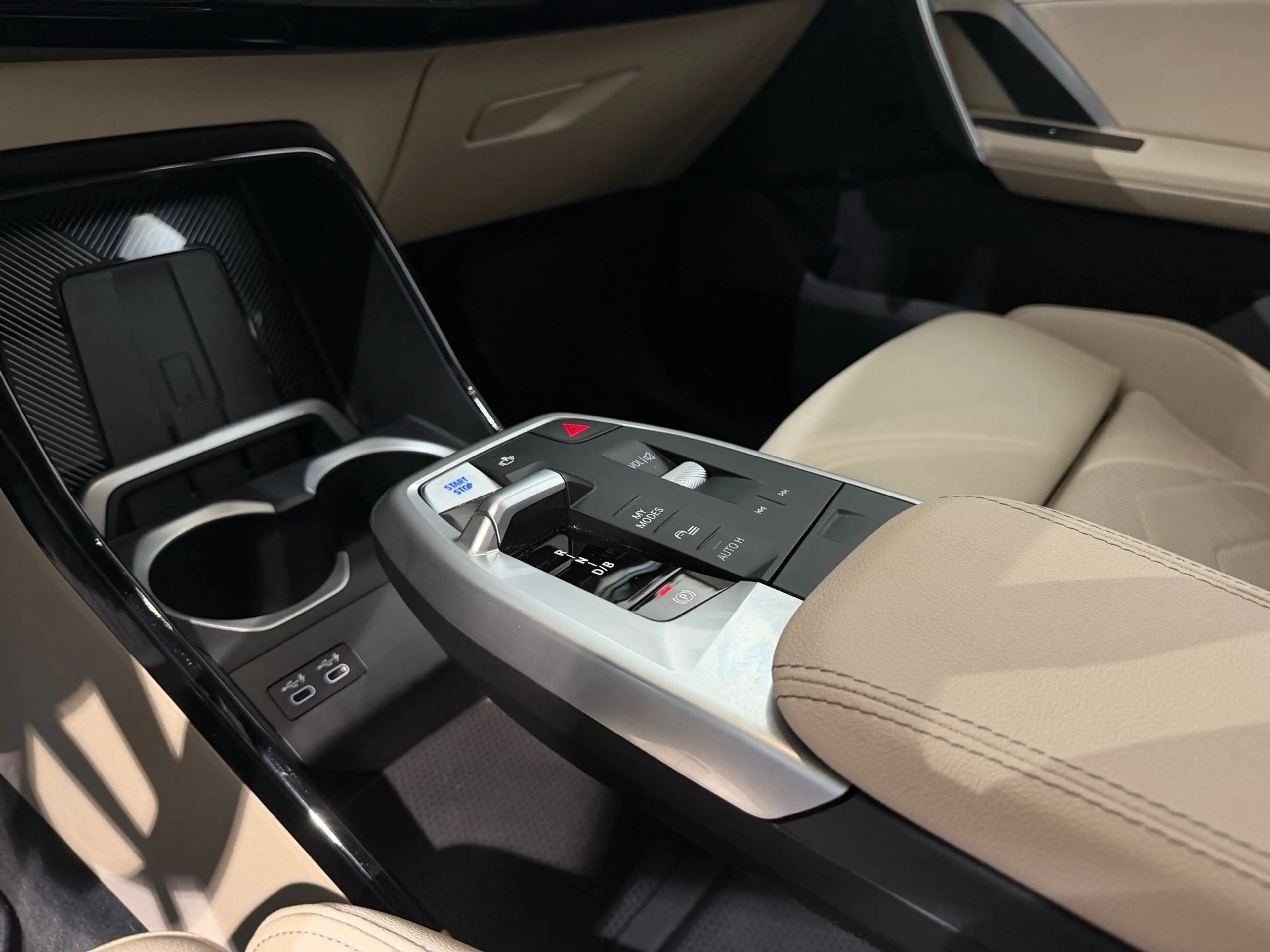 BMW iX1 xDrive30 (ab 2022) xLine — photo 13