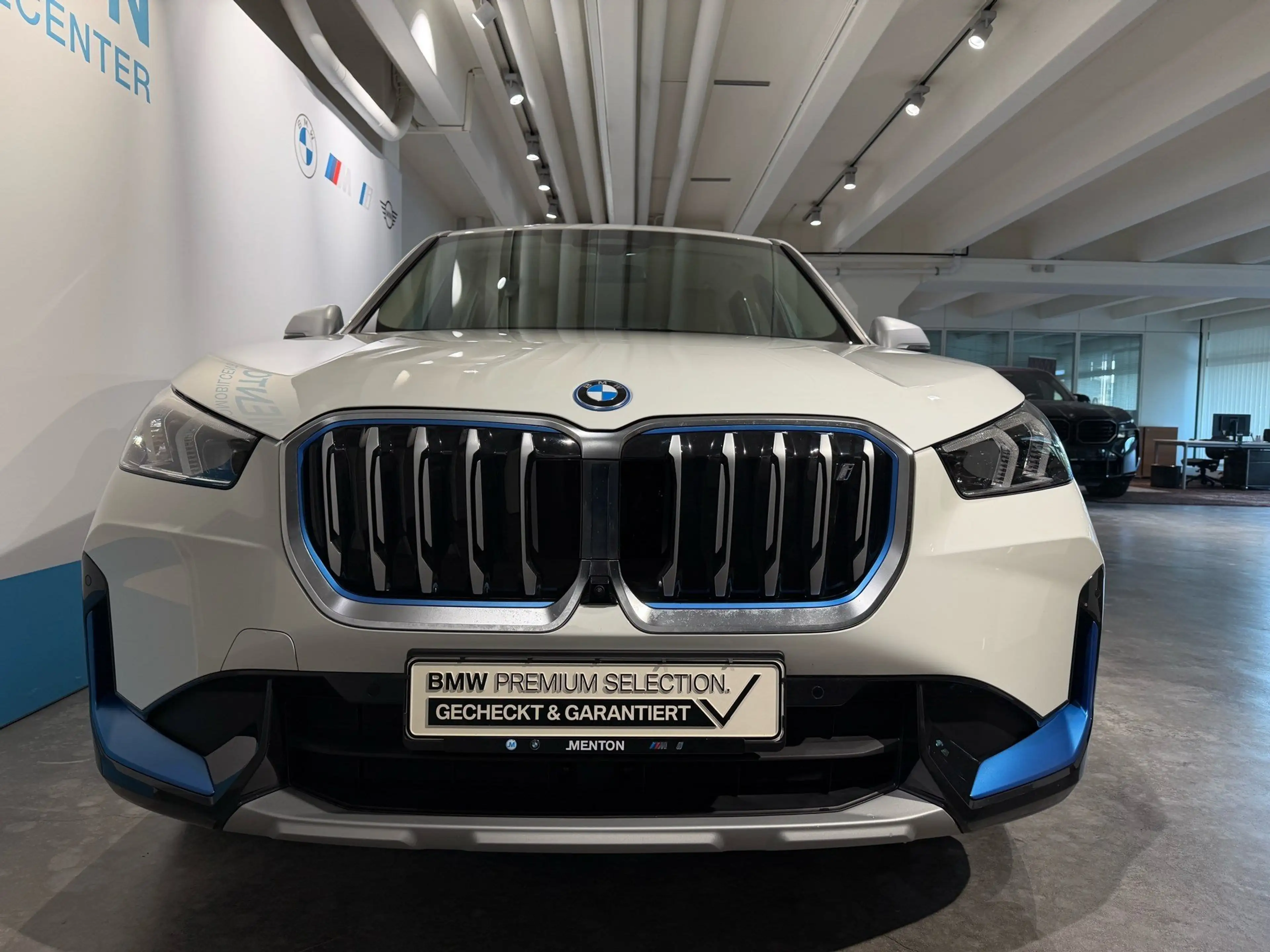 BMW iX1 xDrive30 (ab 2022) xLine — photo 2