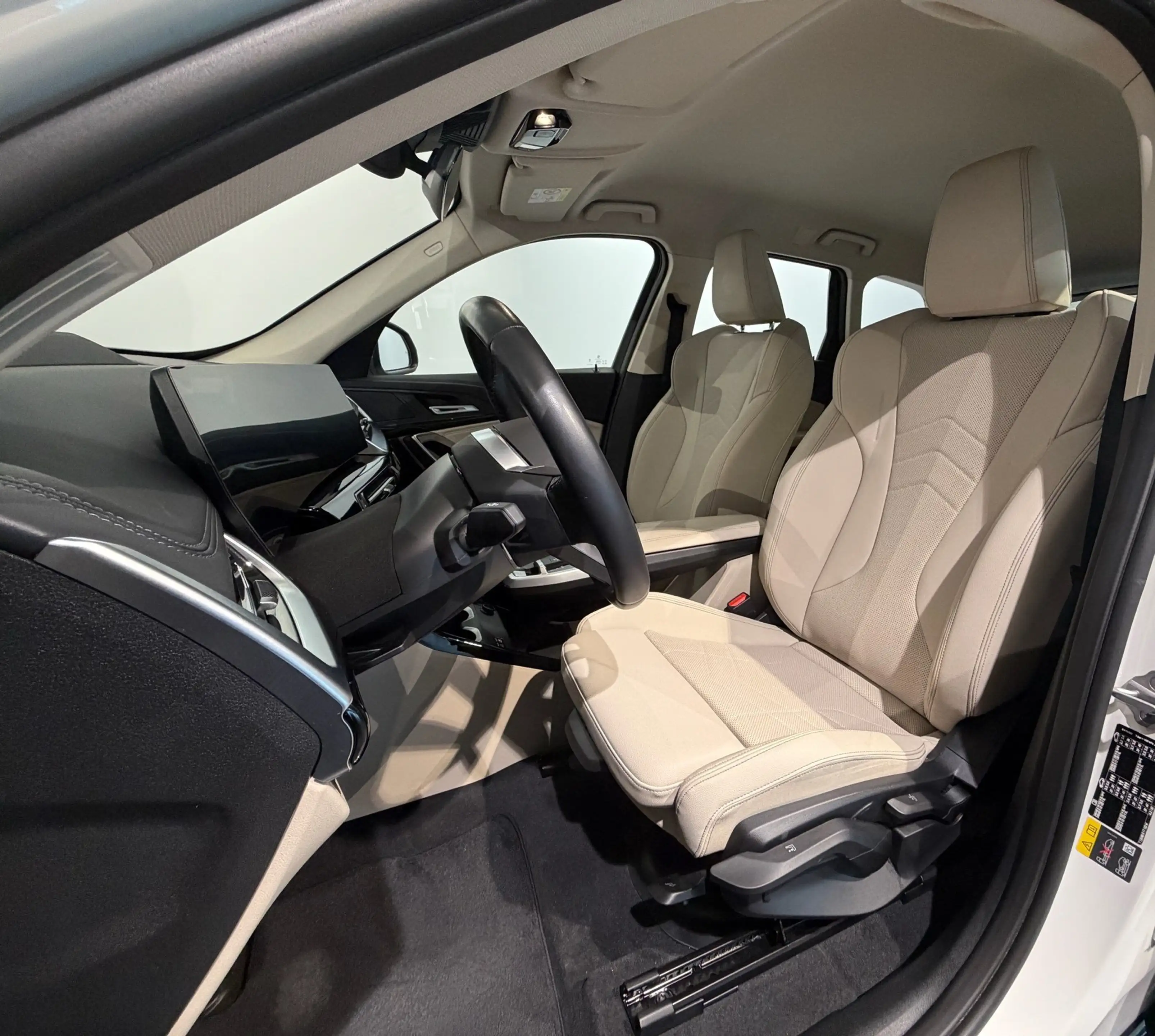 BMW iX1 xDrive30 (ab 2022) xLine — photo 8