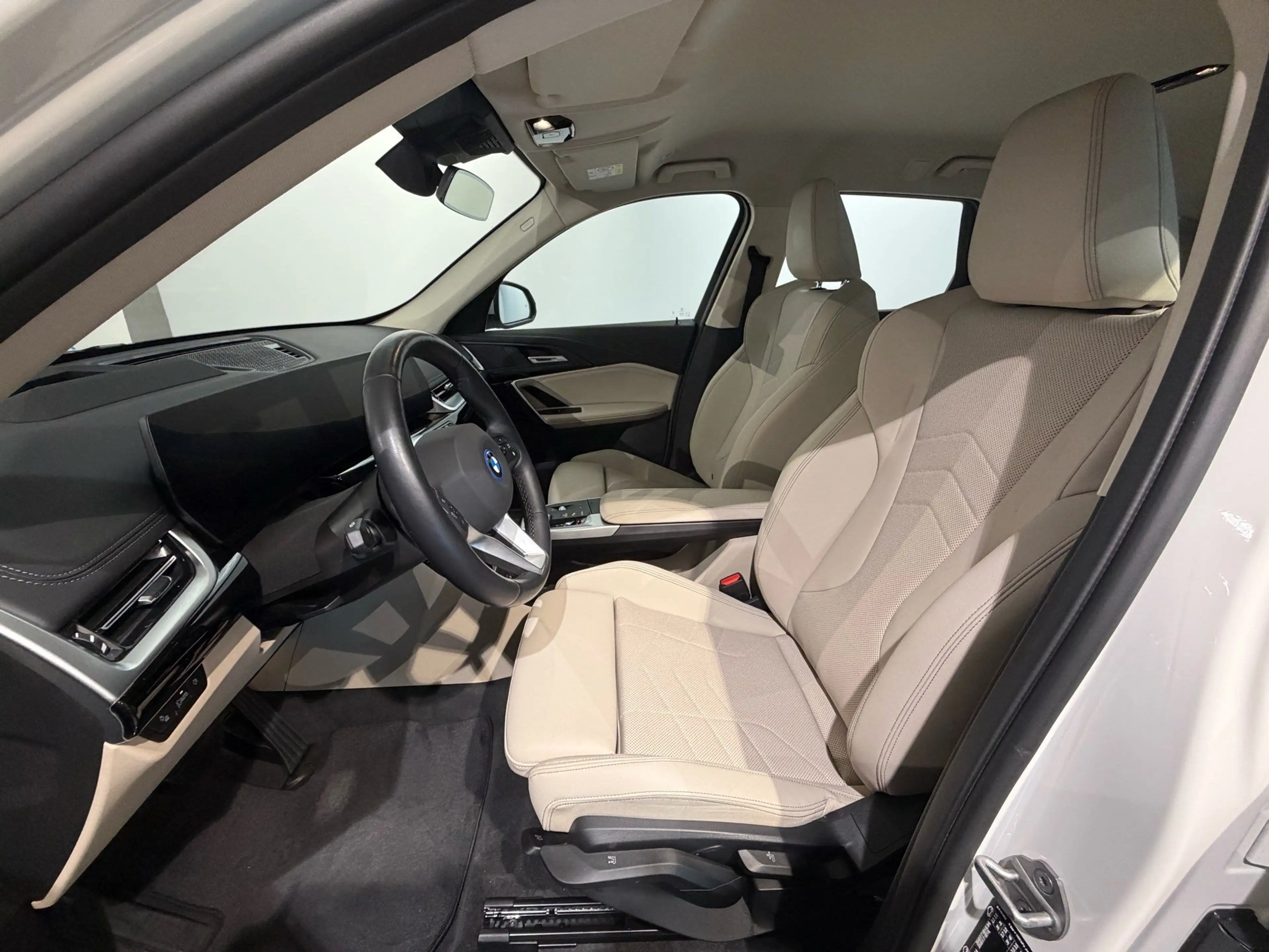 BMW iX1 xDrive30 (ab 2022) xLine — photo 9