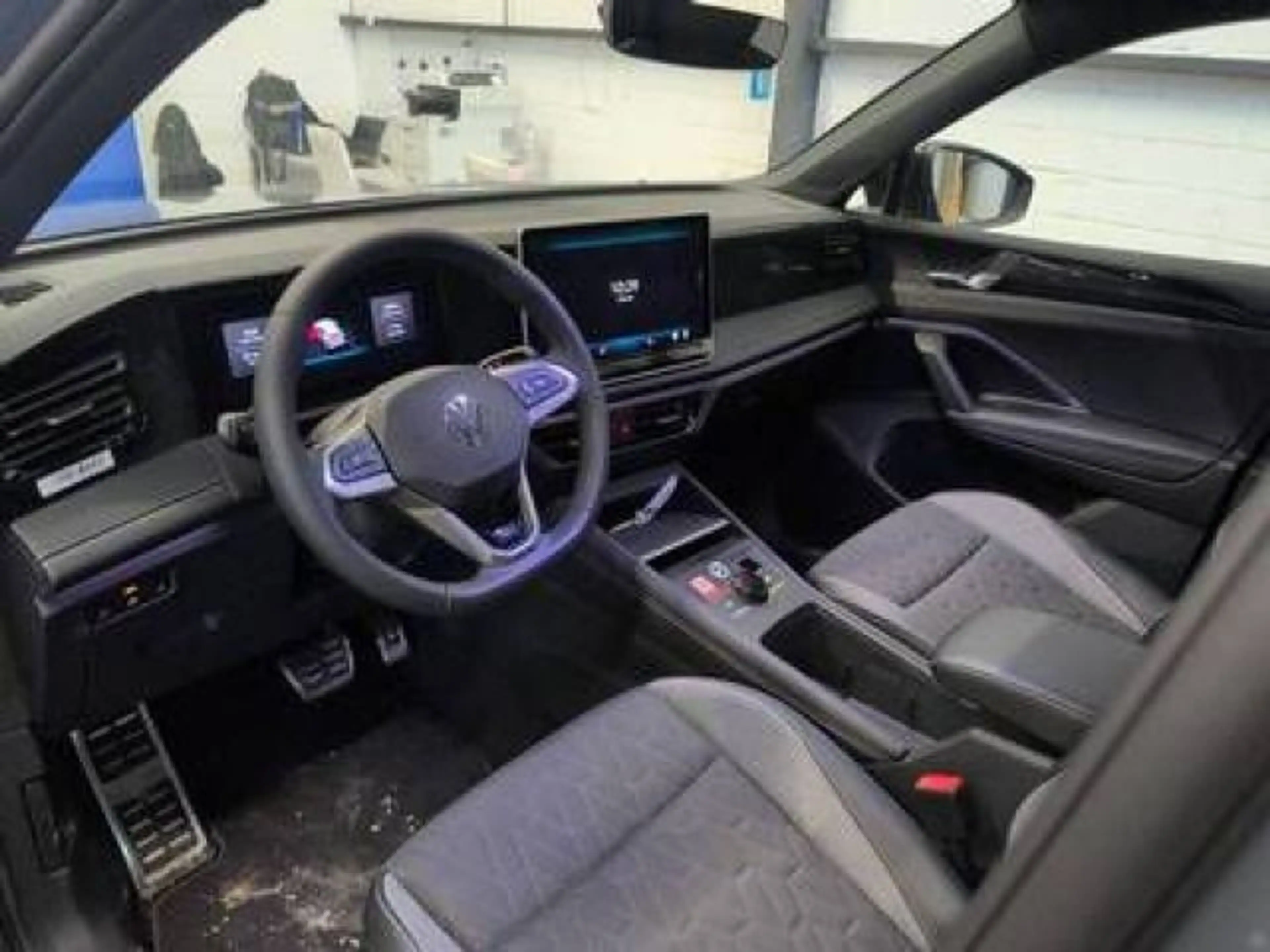 Volkswagen Tiguan 1.5 eTSI Goal DSG Navi AHK CAM IQLight Di — photo 5