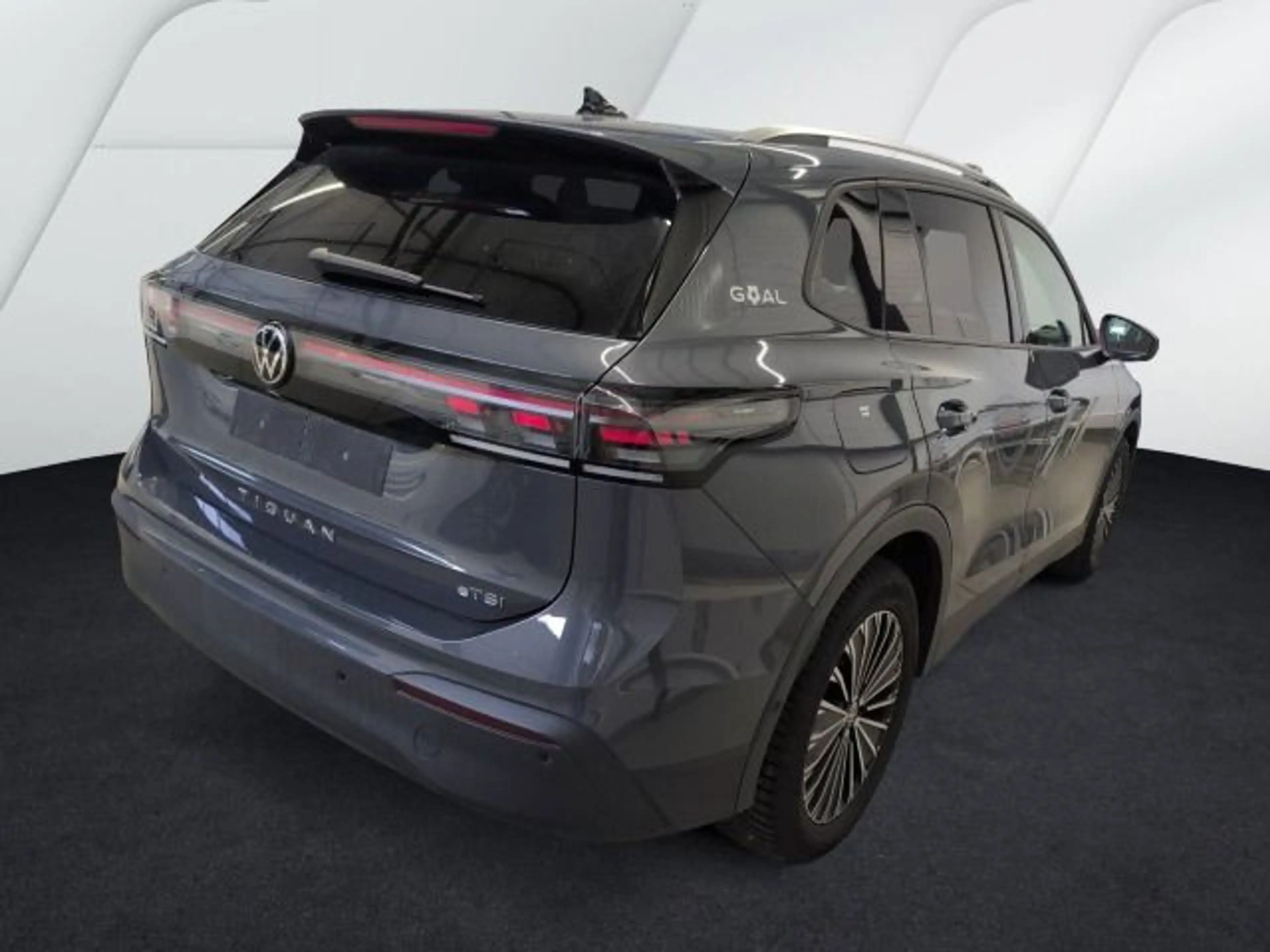 Volkswagen Tiguan 1.5 eTSI Goal DSG Navi AHK CAM IQLight Di — photo 3