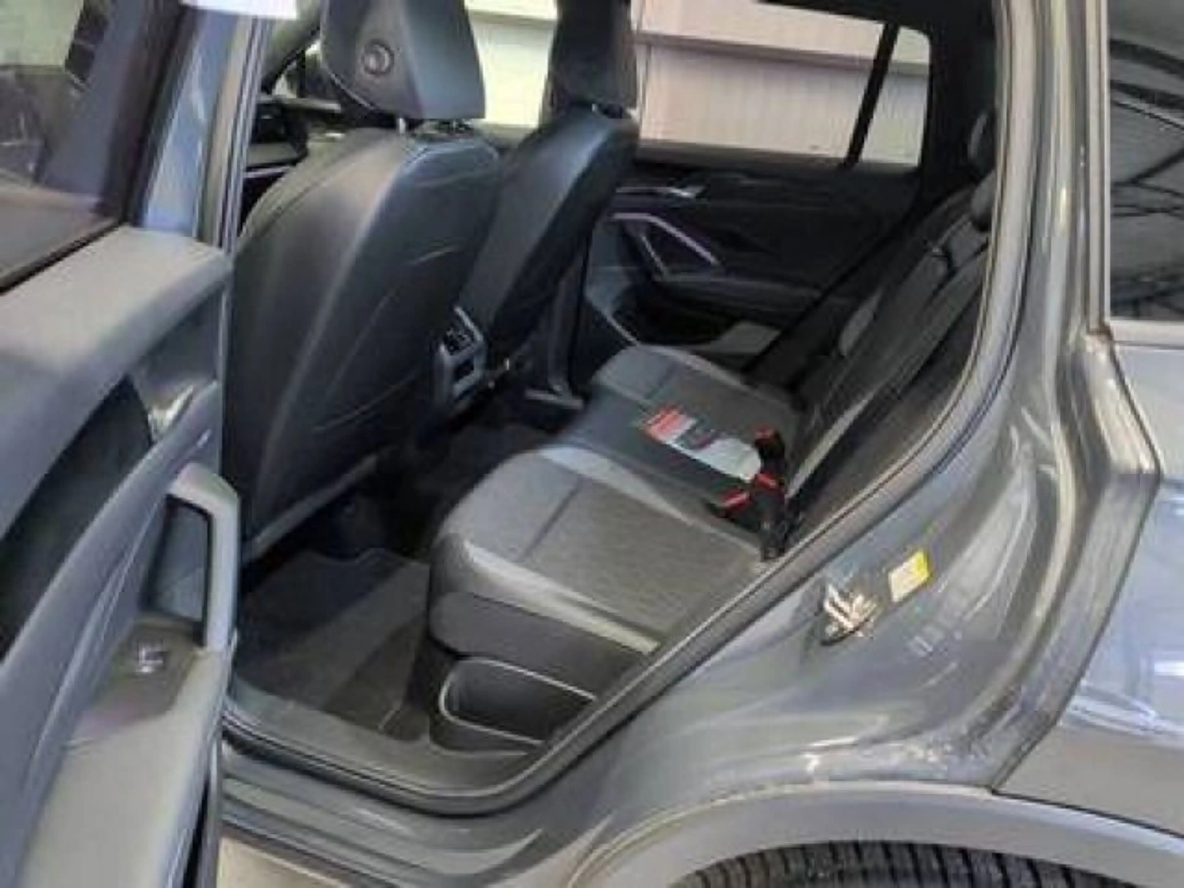 Volkswagen Tiguan 1.5 eTSI Goal DSG Navi AHK CAM IQLight Di — photo 6