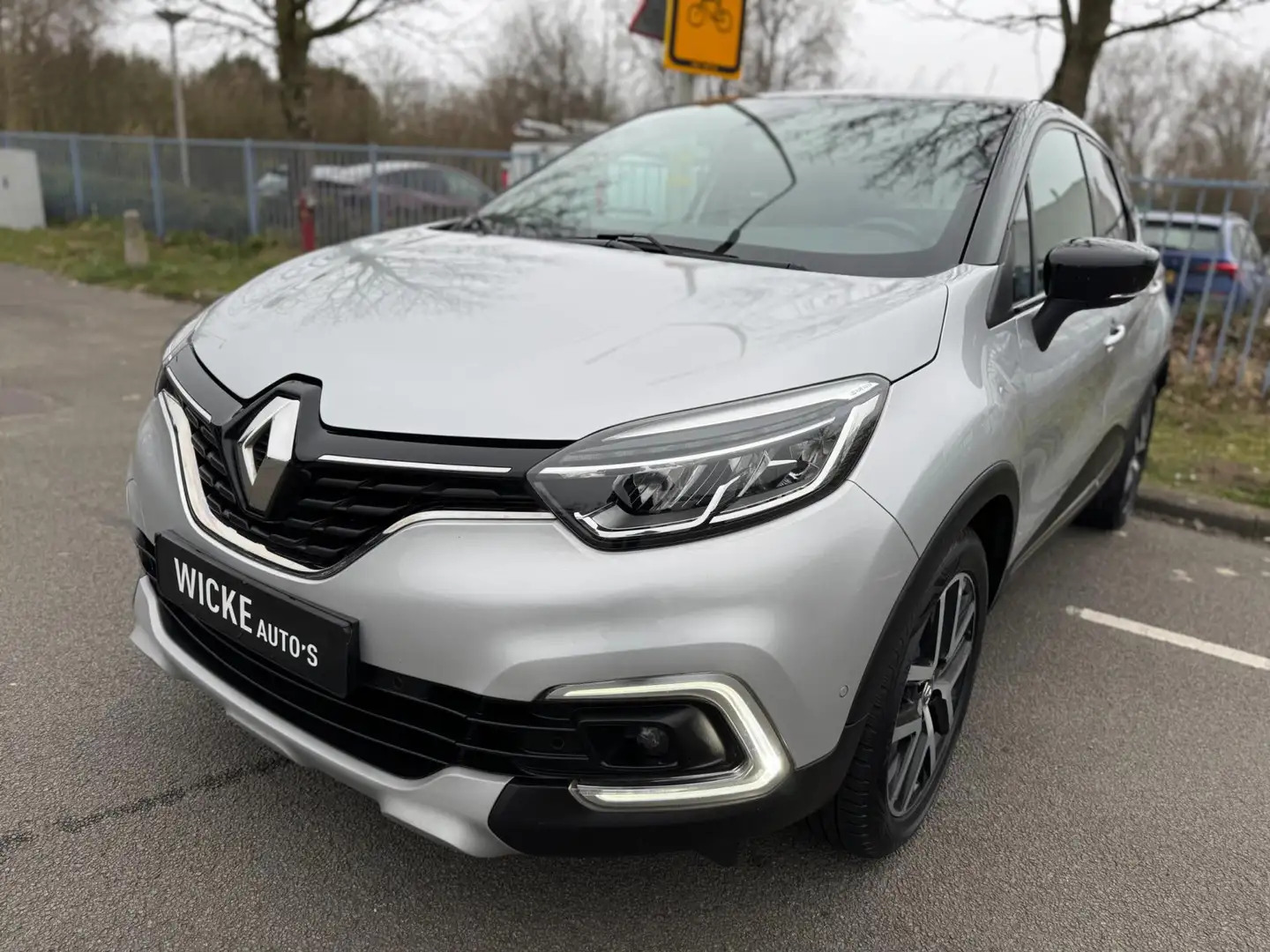 Renault Captur 1.2 TCe Bose Automaat Camera Navigatie Led Leder Grijs - 2