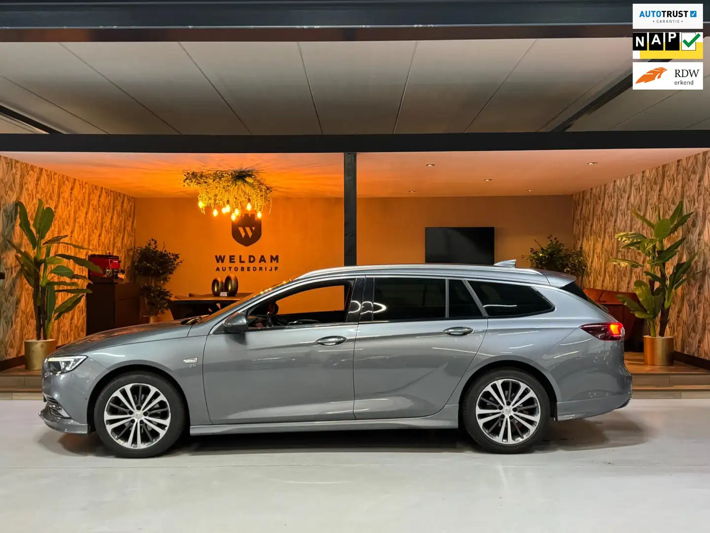 Opel Insignia Sports Tourer 1.5 Turbo Business Executive OPC Lin Grijs - 1