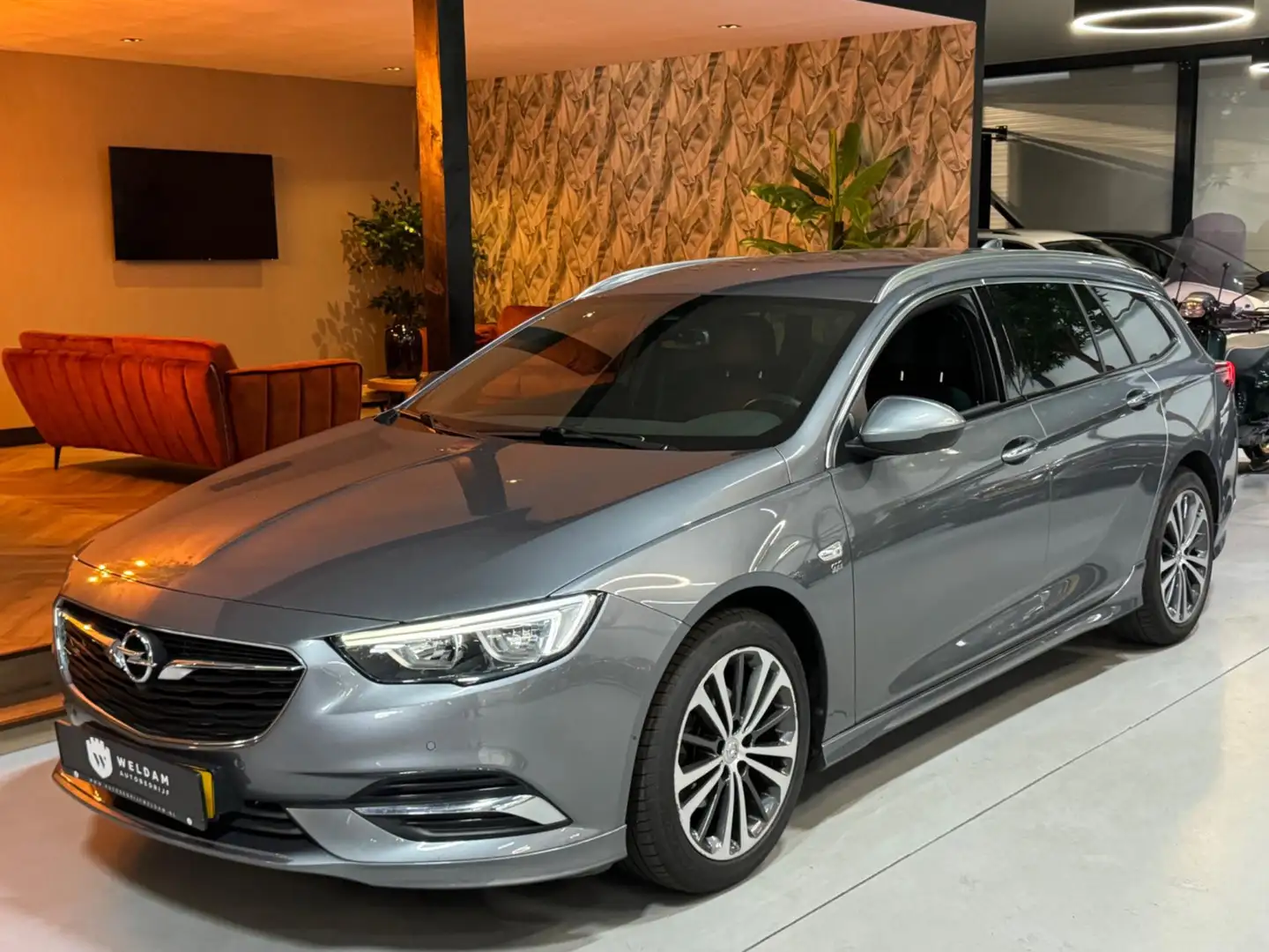 Opel Insignia Sports Tourer 1.5 Turbo Business Executive OPC Lin Grijs - 2