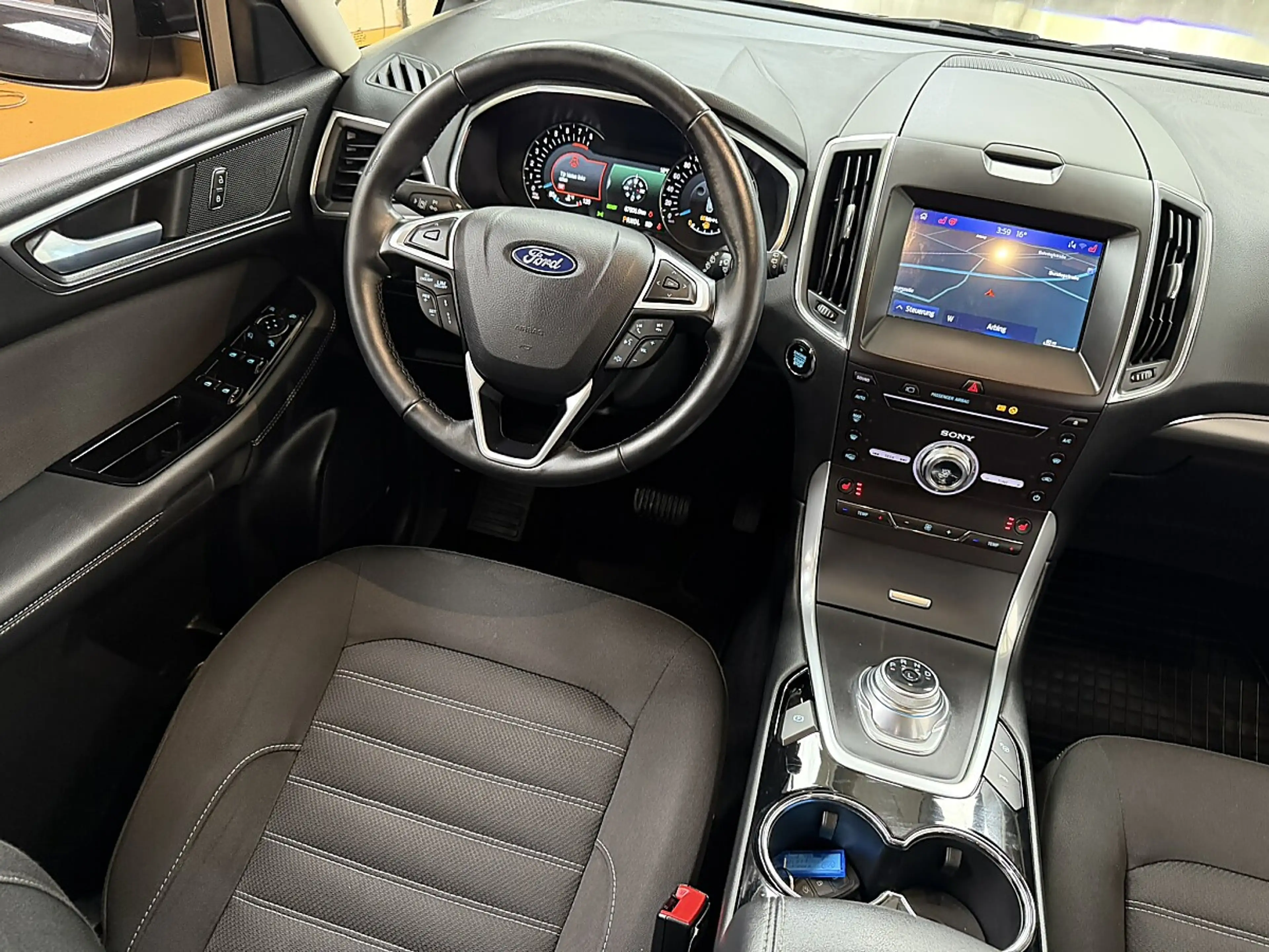Ford Galaxy 2.5 Duratec (FHEV) Hybrid Hybrid Titanium — photo 2