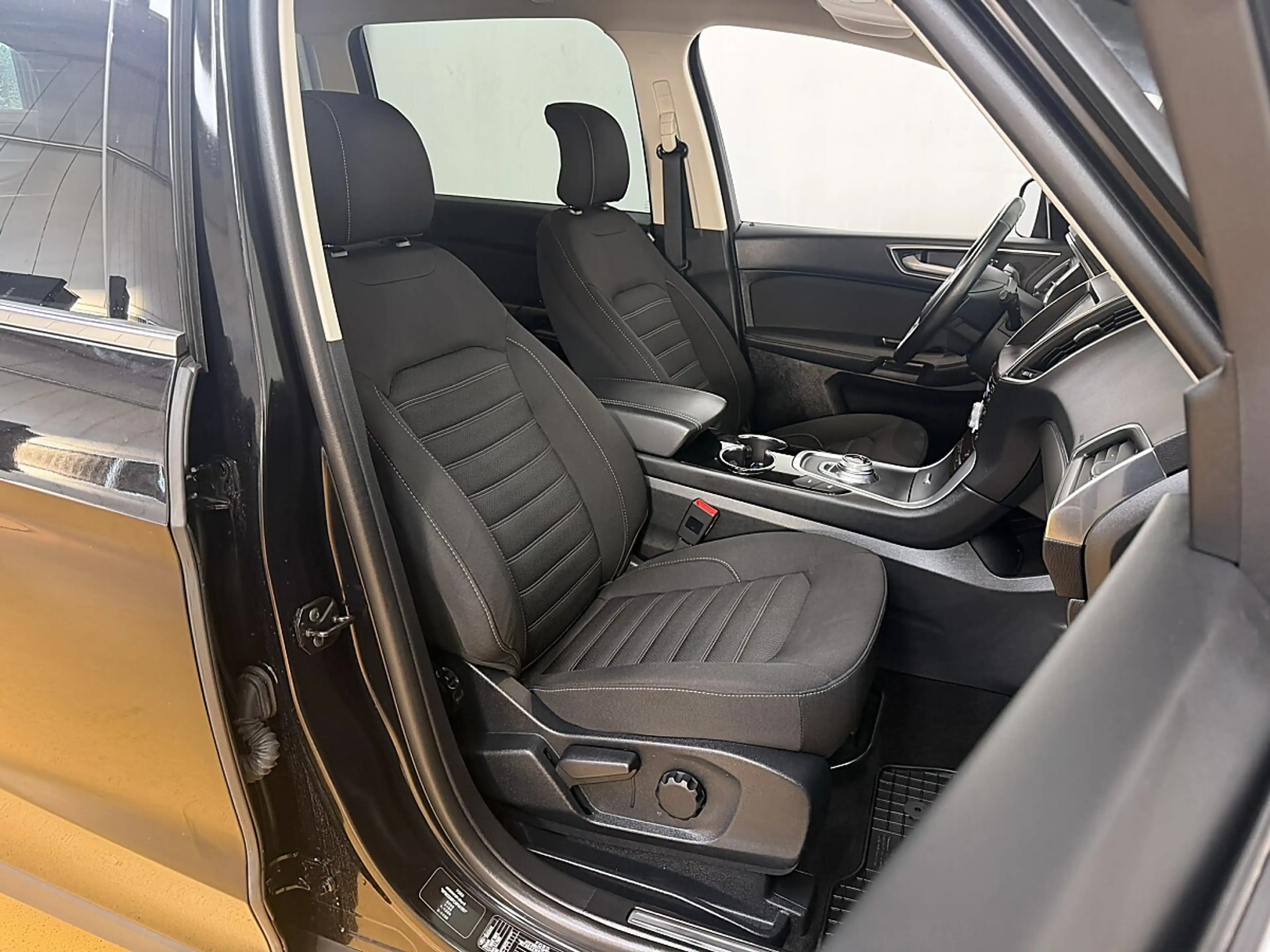 Ford Galaxy 2.5 Duratec (FHEV) Hybrid Hybrid Titanium — photo 9